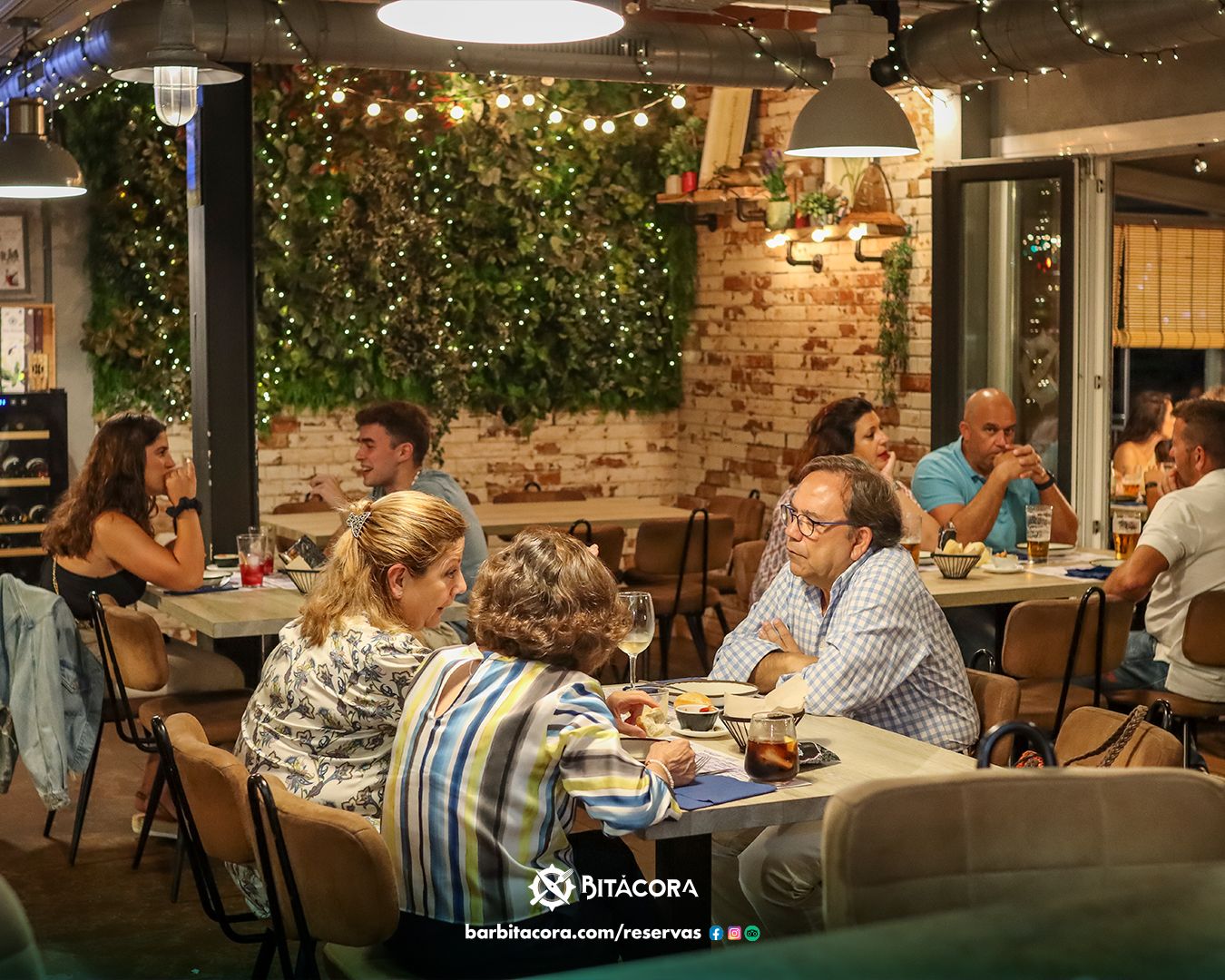 Restaurante Bitácora de La Línea busca personal de cocina y sala.