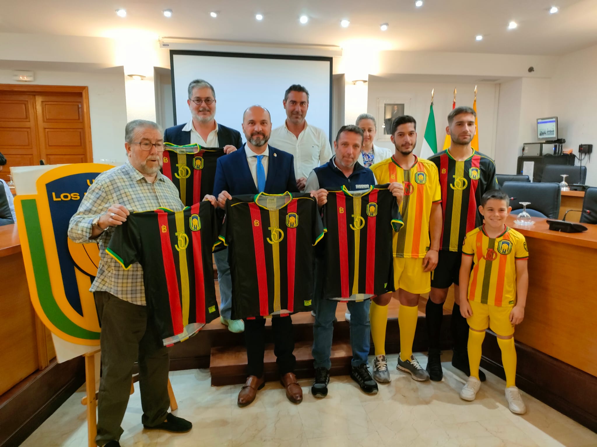 Un momento de la presentación de la nueva imagen de la UD Los Barrios por su 30º Aniversario