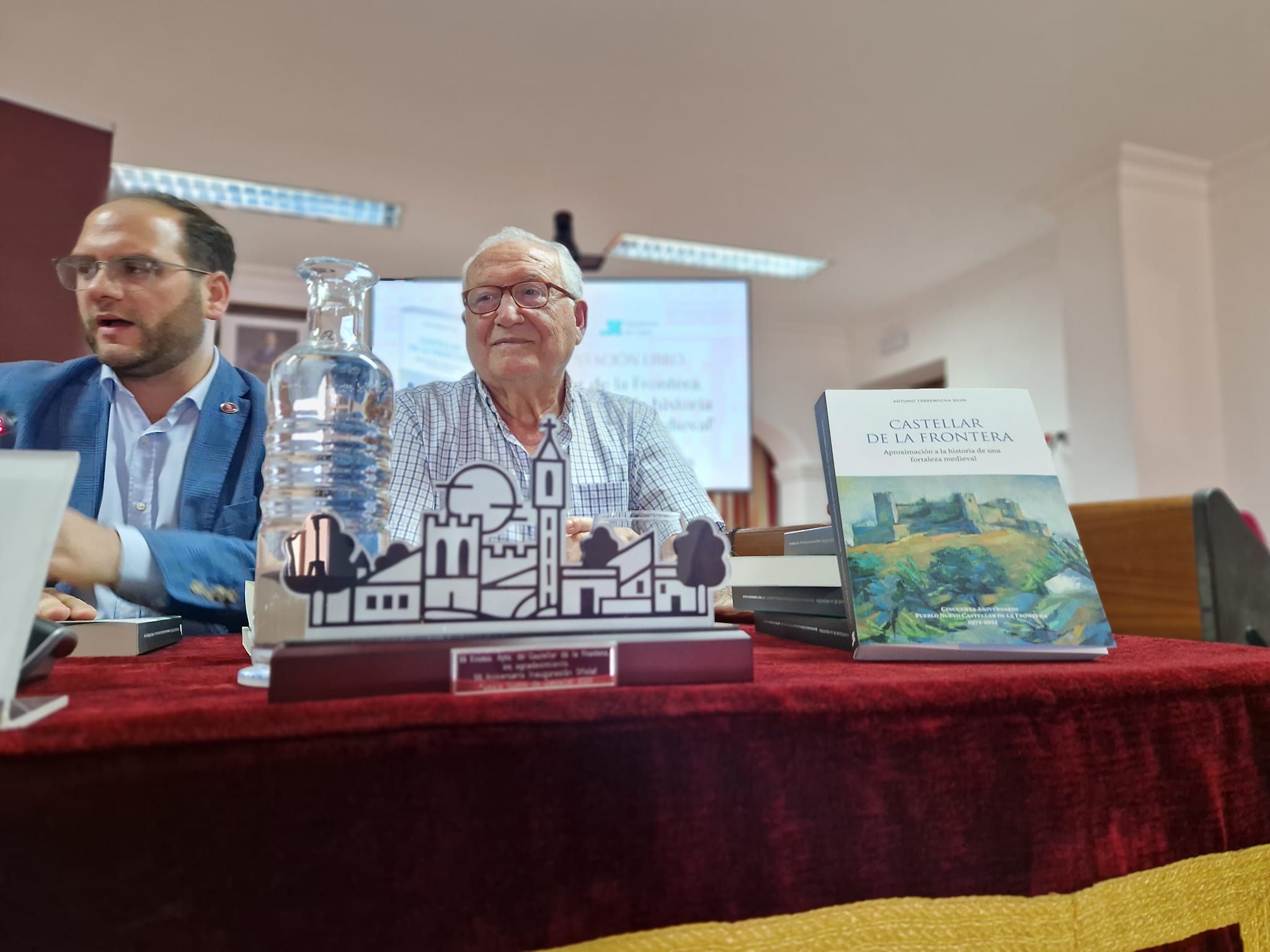 Antonio Torremocha presenta una nueva edición de su libro sobre la historia de Castellar 