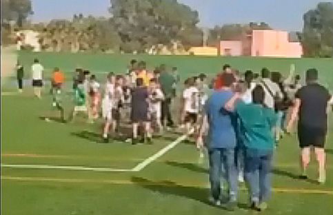 Captura de vídeo segundos antes de la agresión al joven colegiado de 17 años