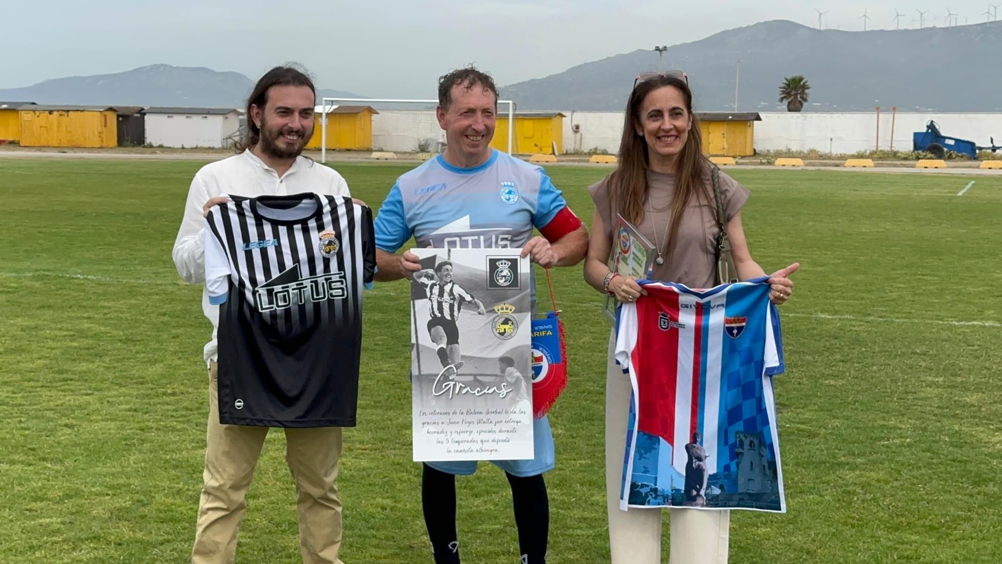 Emotivo y merecido homenaje a Juan Hoyos