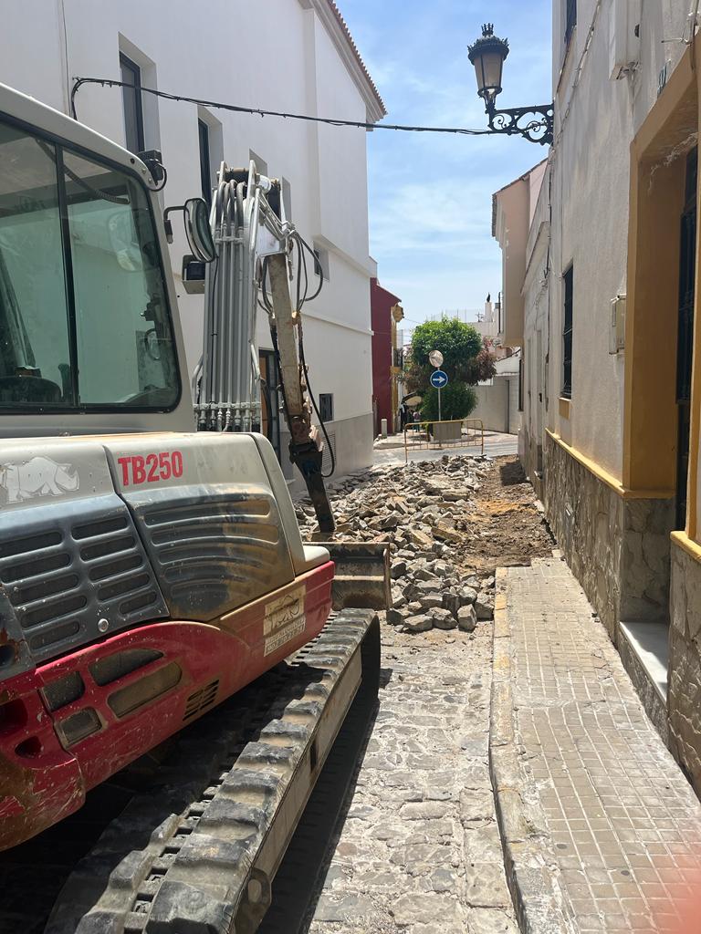 Imagen de las obras en la calle José Román de San Isidro.