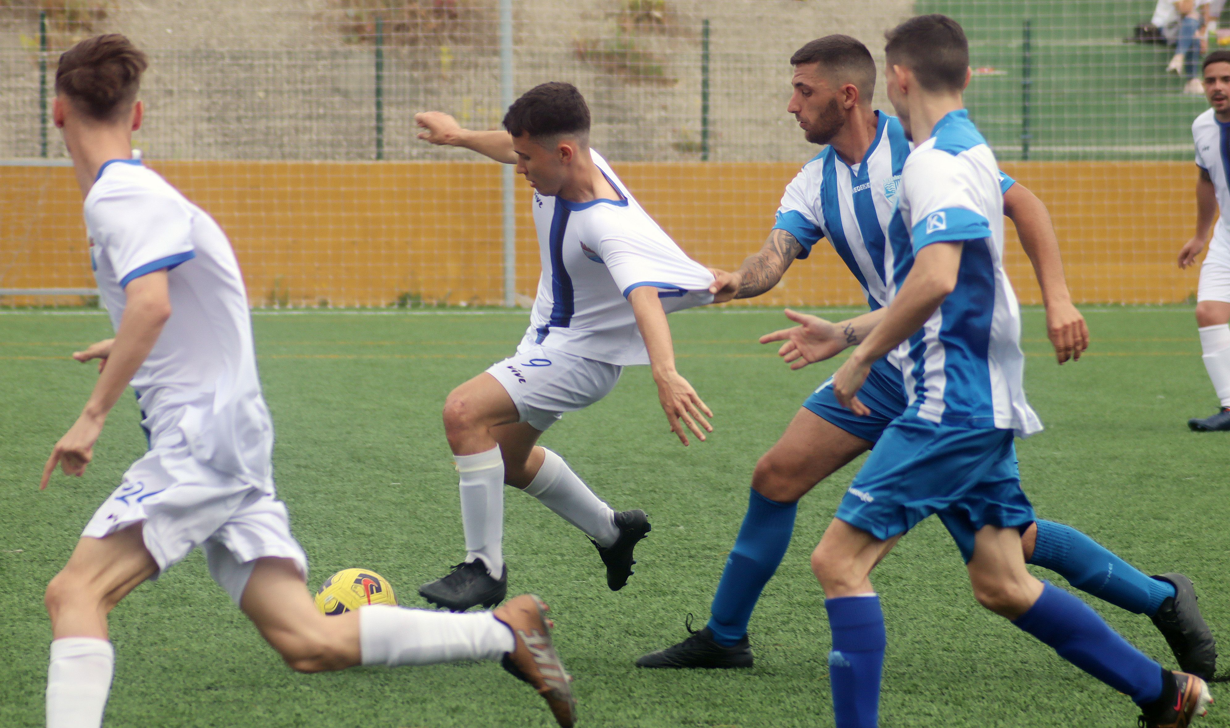 Un lance del encuentro entre el Atlético Pastores y el Veteranos Xerez CD en San García/Foto: Axel S.C.