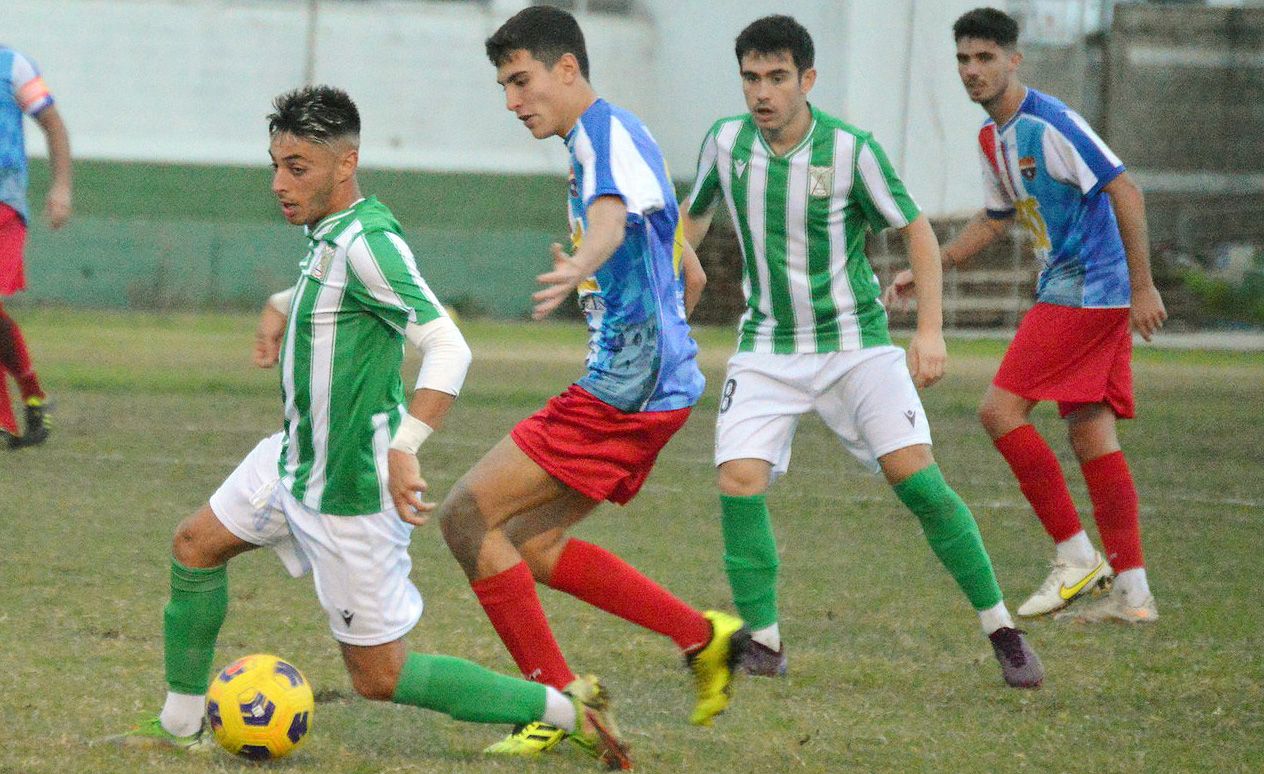 Un lance del encuentro entre la UD Tarifa y el Atlético Sanluqueño B/Foto: Macu Hoyos