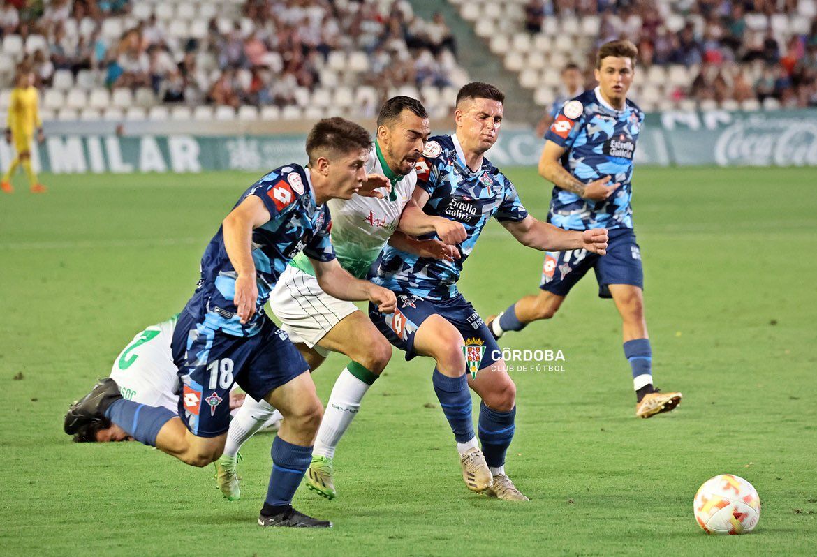 El Córdoba CF ha perdido (1-2) ante el Racing de Ferrol y llegará a La Línea a seis puntos del 'play-off' de ascenso/Foto: cordobacf_ofi