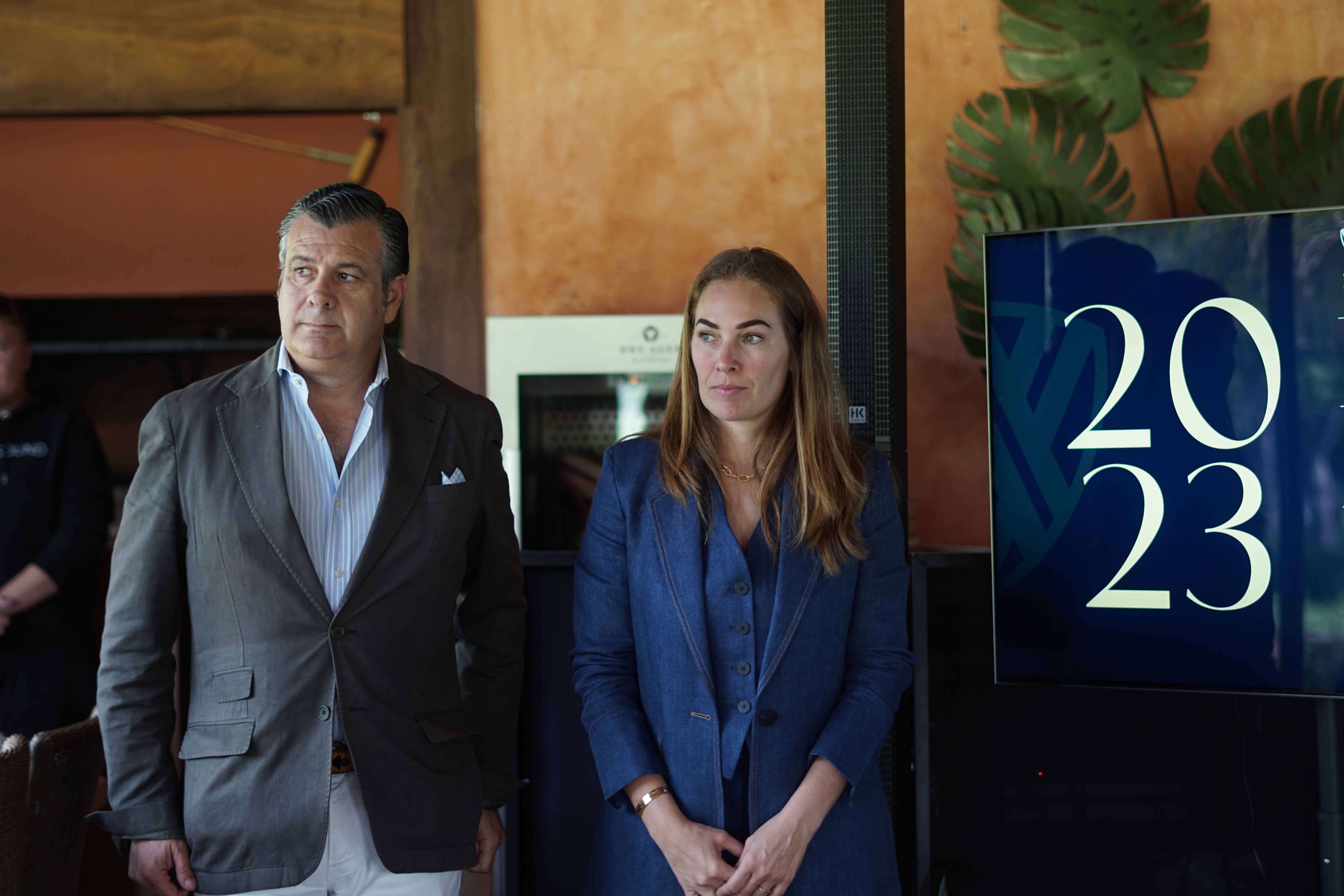 Paola Zobel y Antonio Alés, durante la presentación de la temporada de polo de Ayala Polo Club. 