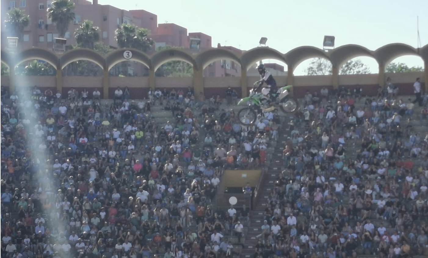 El Freestyle World Tour llena de acrobacias y aplausos el coso de ‘Las Palomas’ de Algeciras