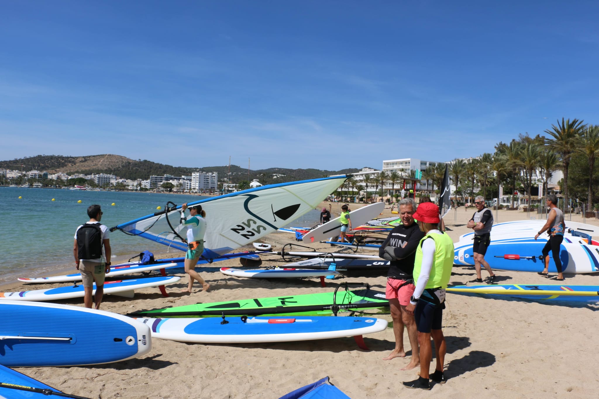 Dos terceros catapulta a Nacho Pérez (RCN La Línea) al sexto puesto en la Ibiza Spain Windsurfer Cup