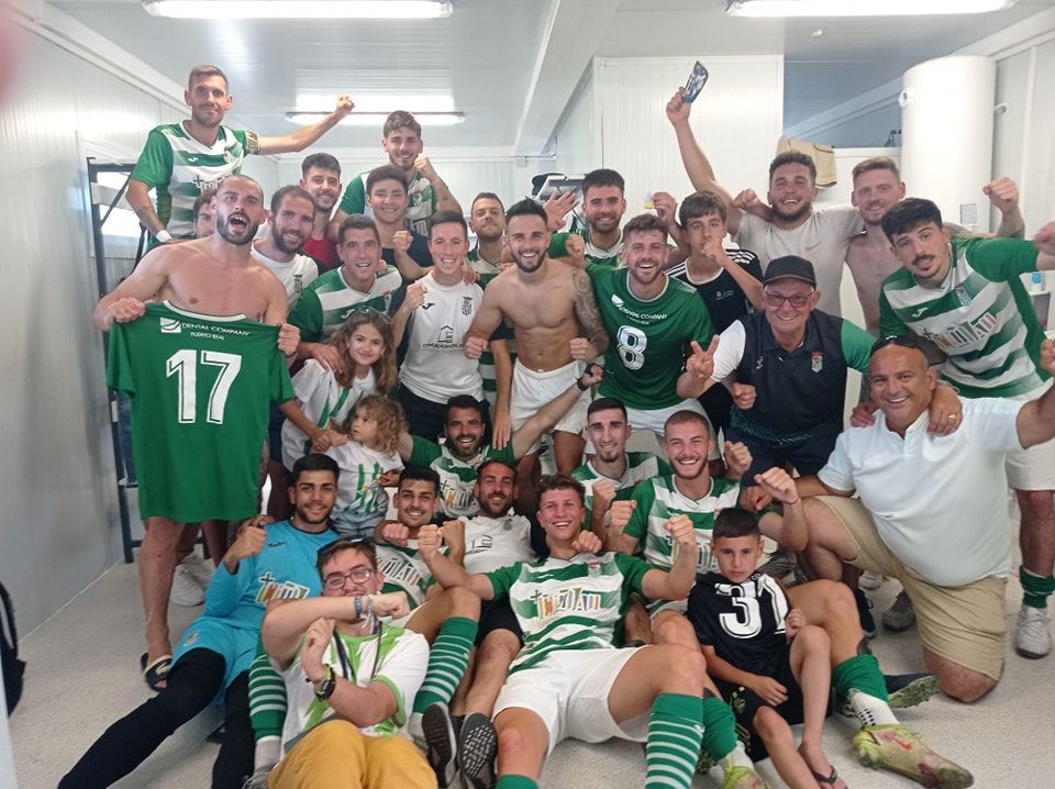 Los jugadores del Puerto Real CF celebran su pase al 'play-off' de ascenso a la División de Honor Andaluza tras derrotar al Algeciras CF B por 4-0/Foto: Puerto Real CF