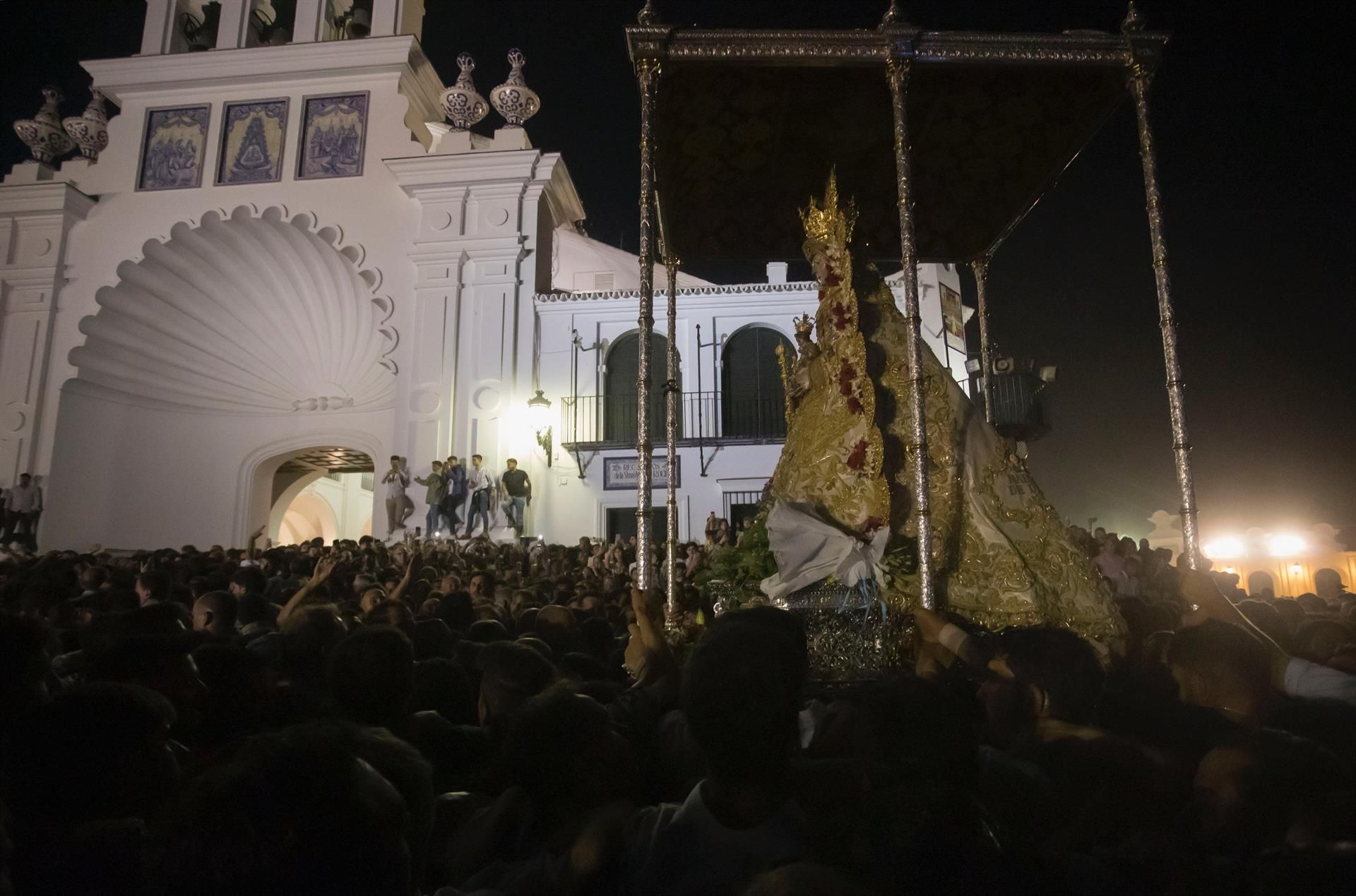 La romería de la Virgen del Rocío. Imagen de archivo. Un grupo de rocieros crea un partido político para evitar tener que estar en una mesa electoral el 28M 