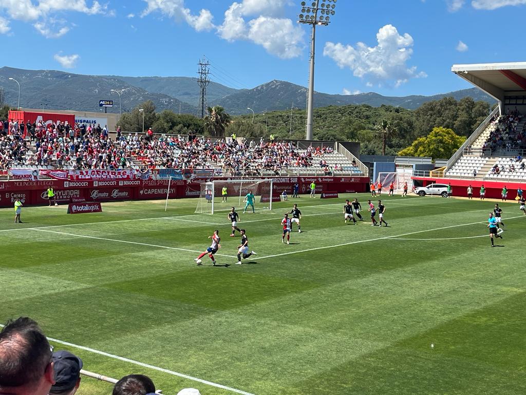 Un momento del partido disputado en el Mirador entre Algeciras y Celta B. FOTO: DF