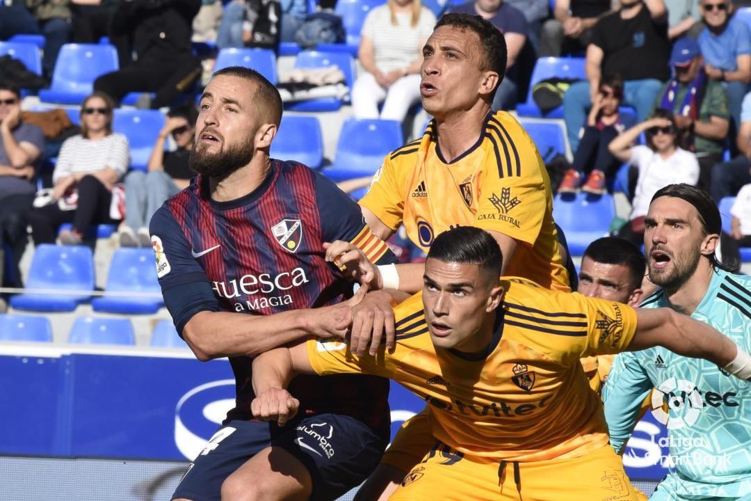 Un lance del encuentro entre la SD Huesca y la SD Ponferradina/Foto: @LFP
