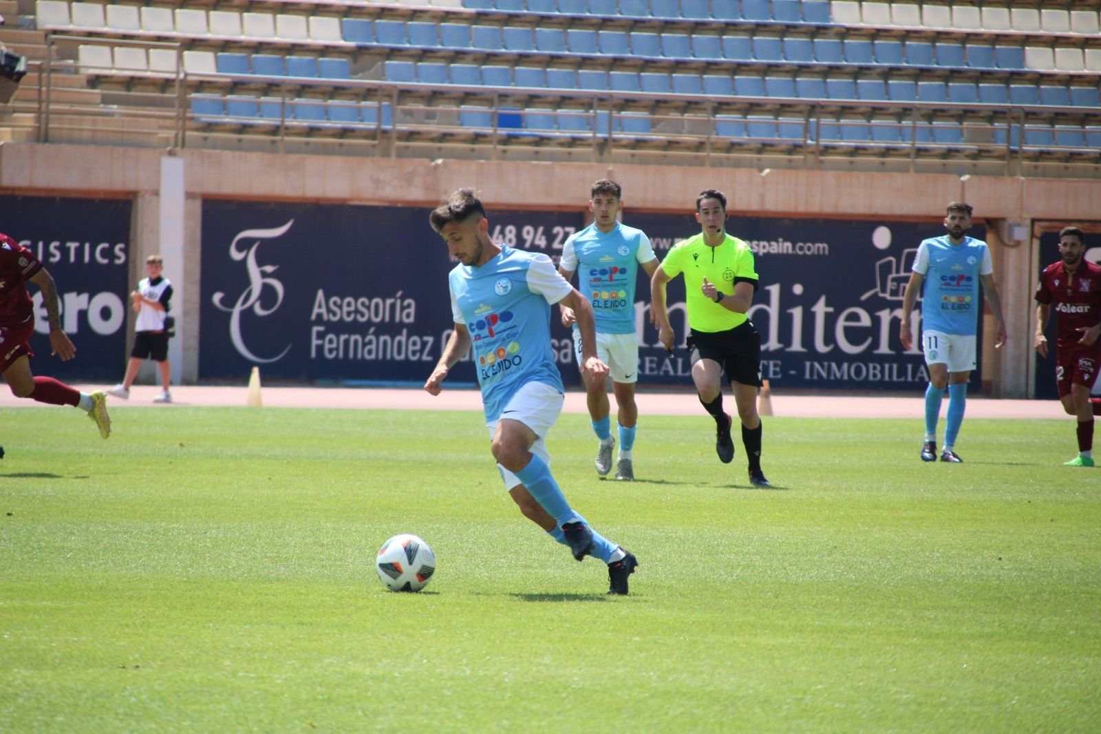 El Polideportivo El Ejido del linense Juanje Argüez y el guadiareño Jesús Godino ha descendido a Tercera RFEF/Foto: @Poli_ElEjido