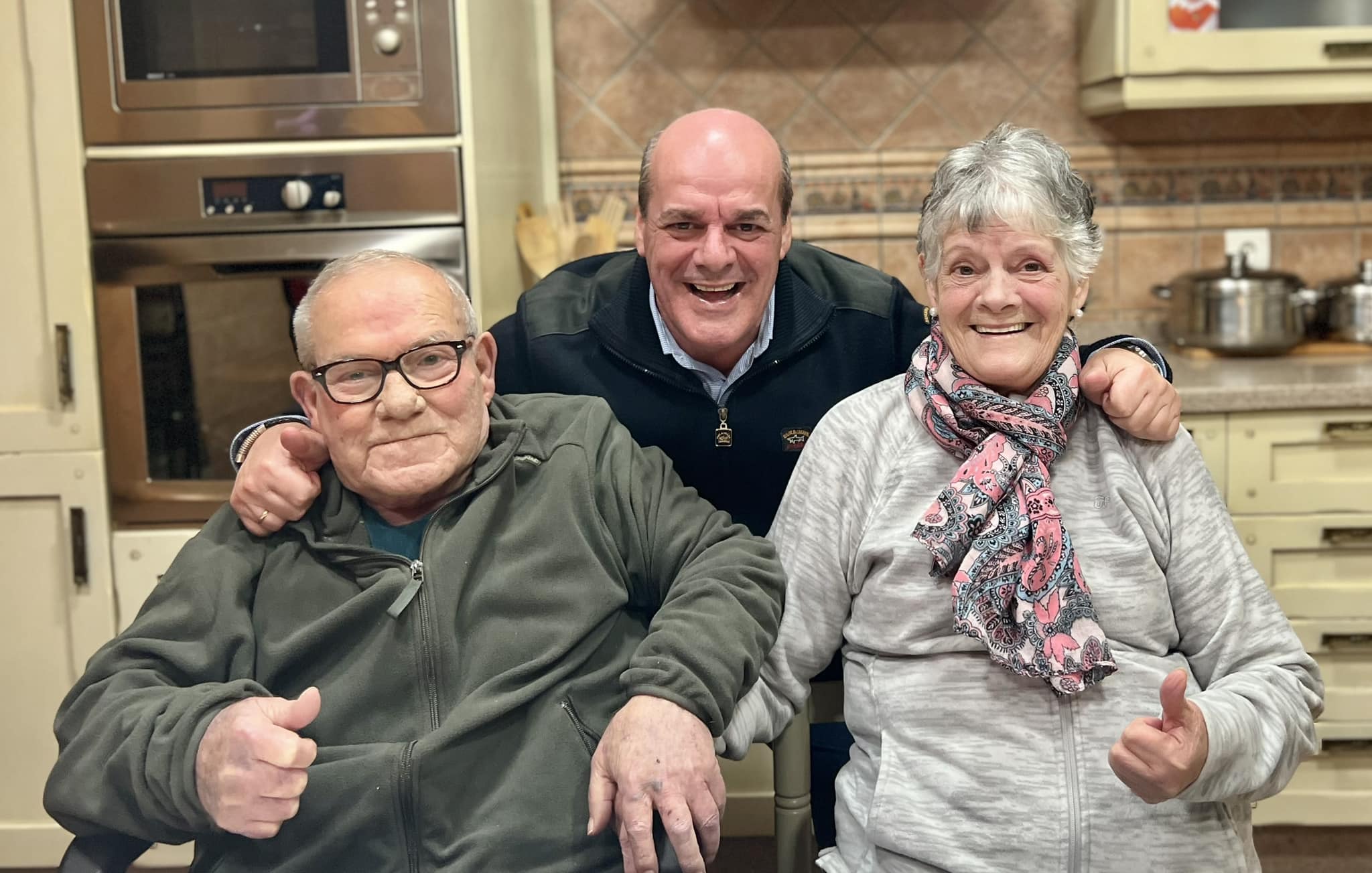 Pesar en Castellar por la muerte de Francisco Vaca, padre de Paco Vaca y abuelo del alcalde. En esta imagen, Paco Vaca (hijo) junto a sus padres.
