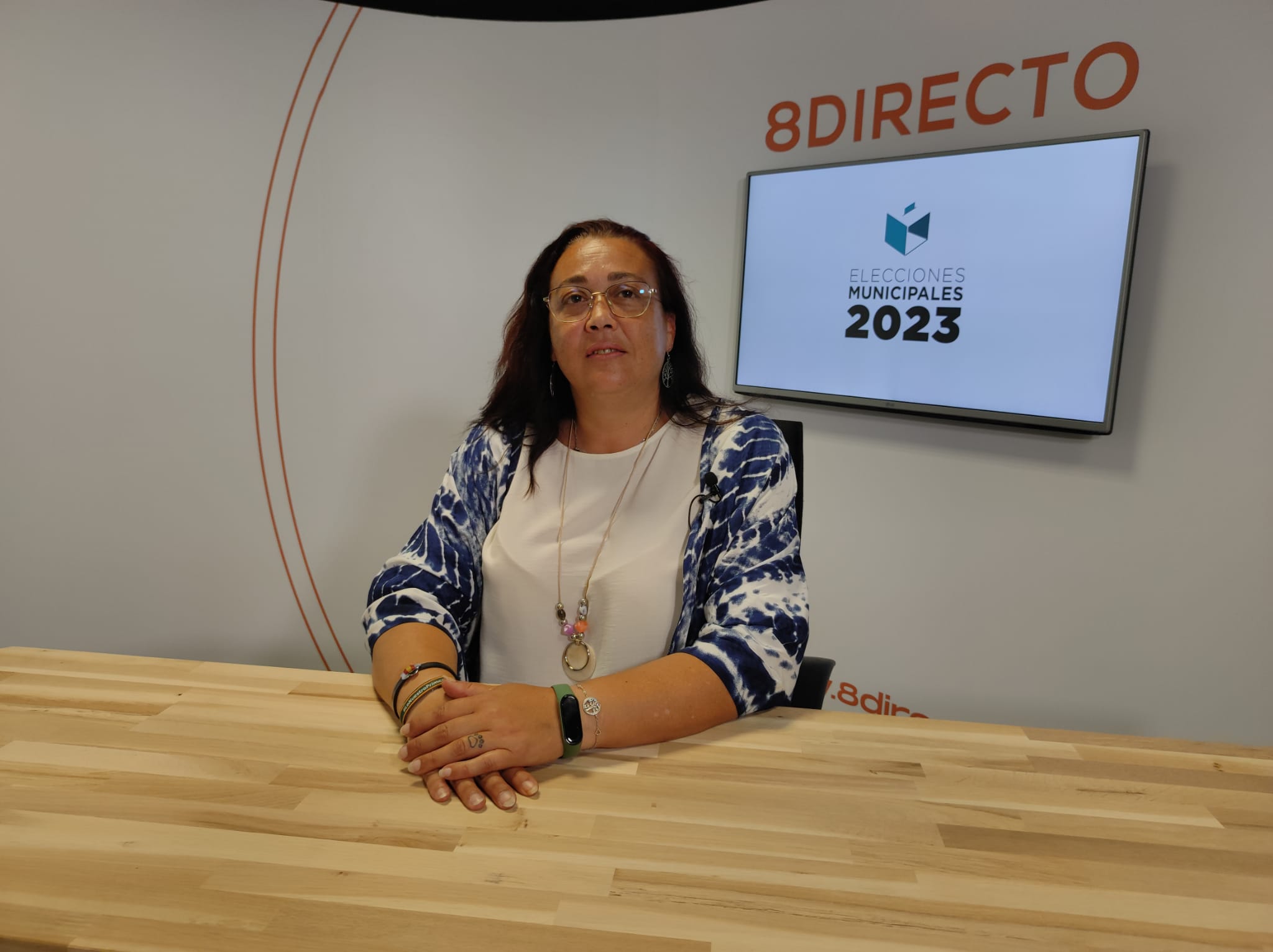Eva Poza, en el plató de 8Directo. Imagen de archivo. VOX vuelve a reiterar su preocupación ante las alertas por disparos en Algeciras