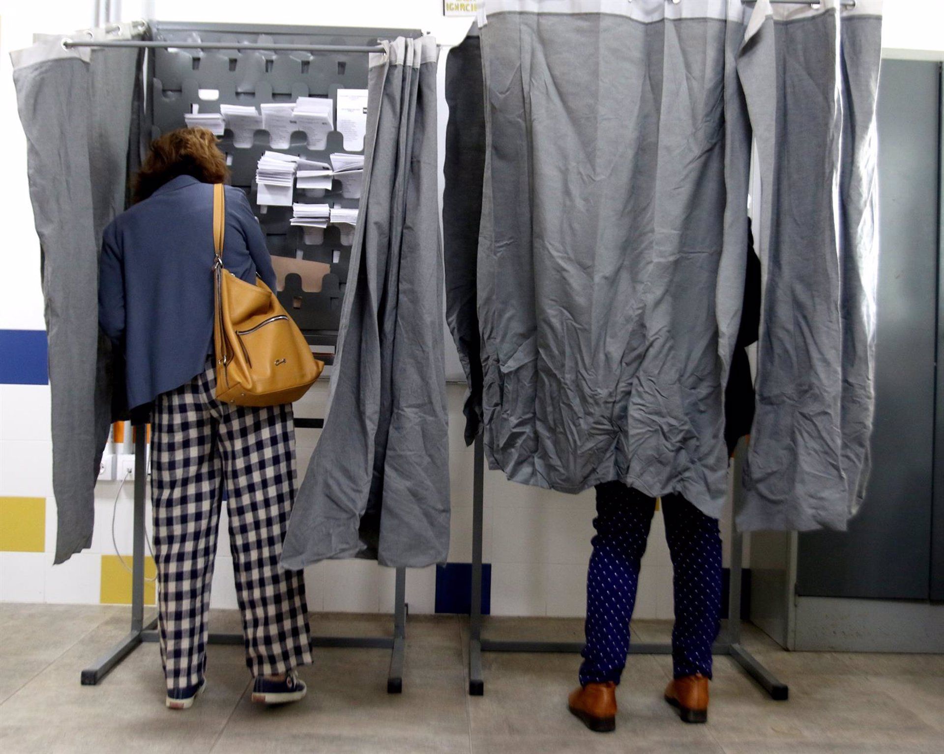 Imagen de una persona votando en pasadas elecciones. Foto: María José López - Europa Press - Archivo.