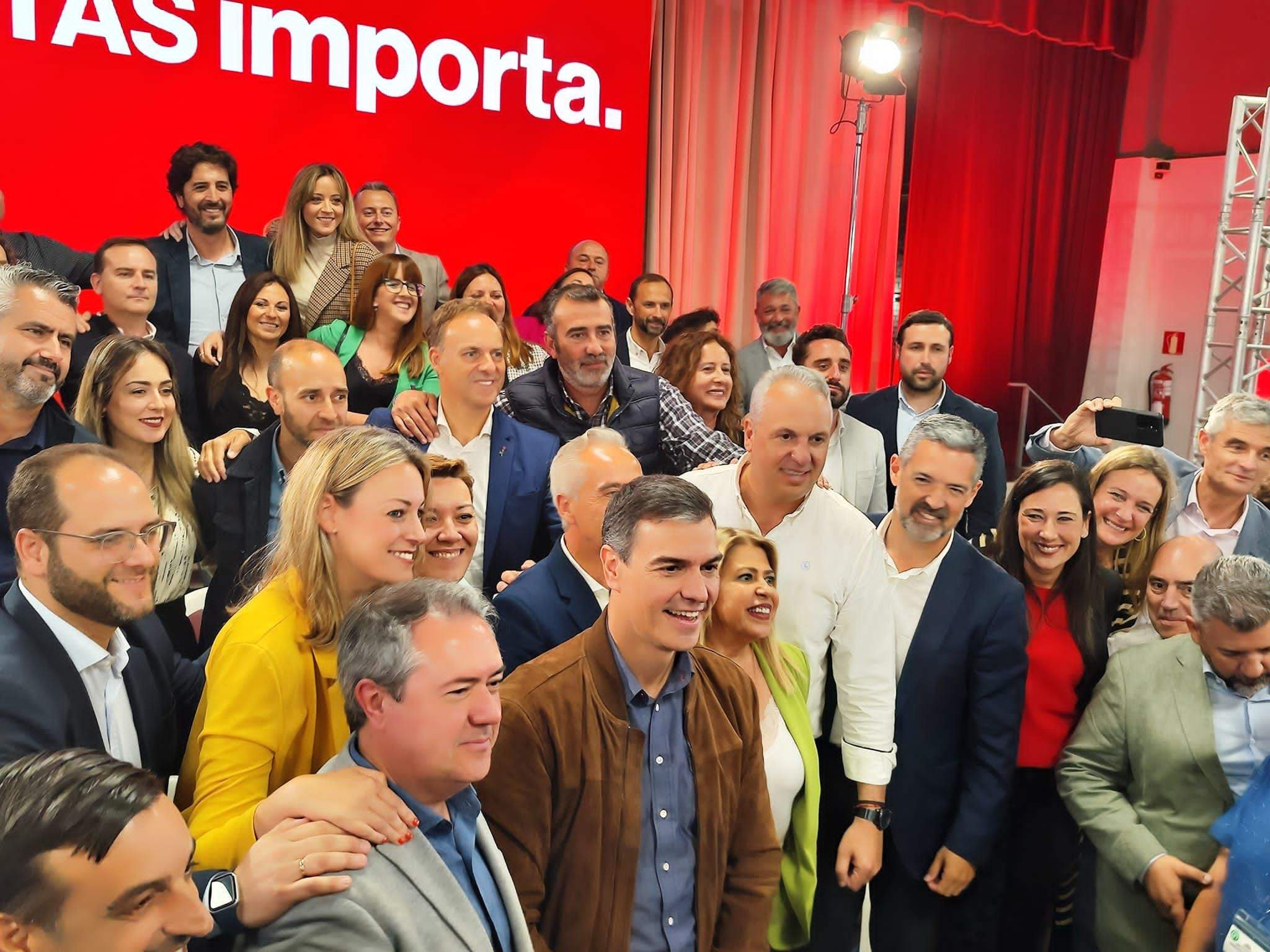 Pedro Sánchez acudirá a La Línea con María Jesús Montero en un acto de campaña el 9 de mayo. Foto de archivo: Pedro Sánchez respalda a los candidatos del PSOE en la provincia. 