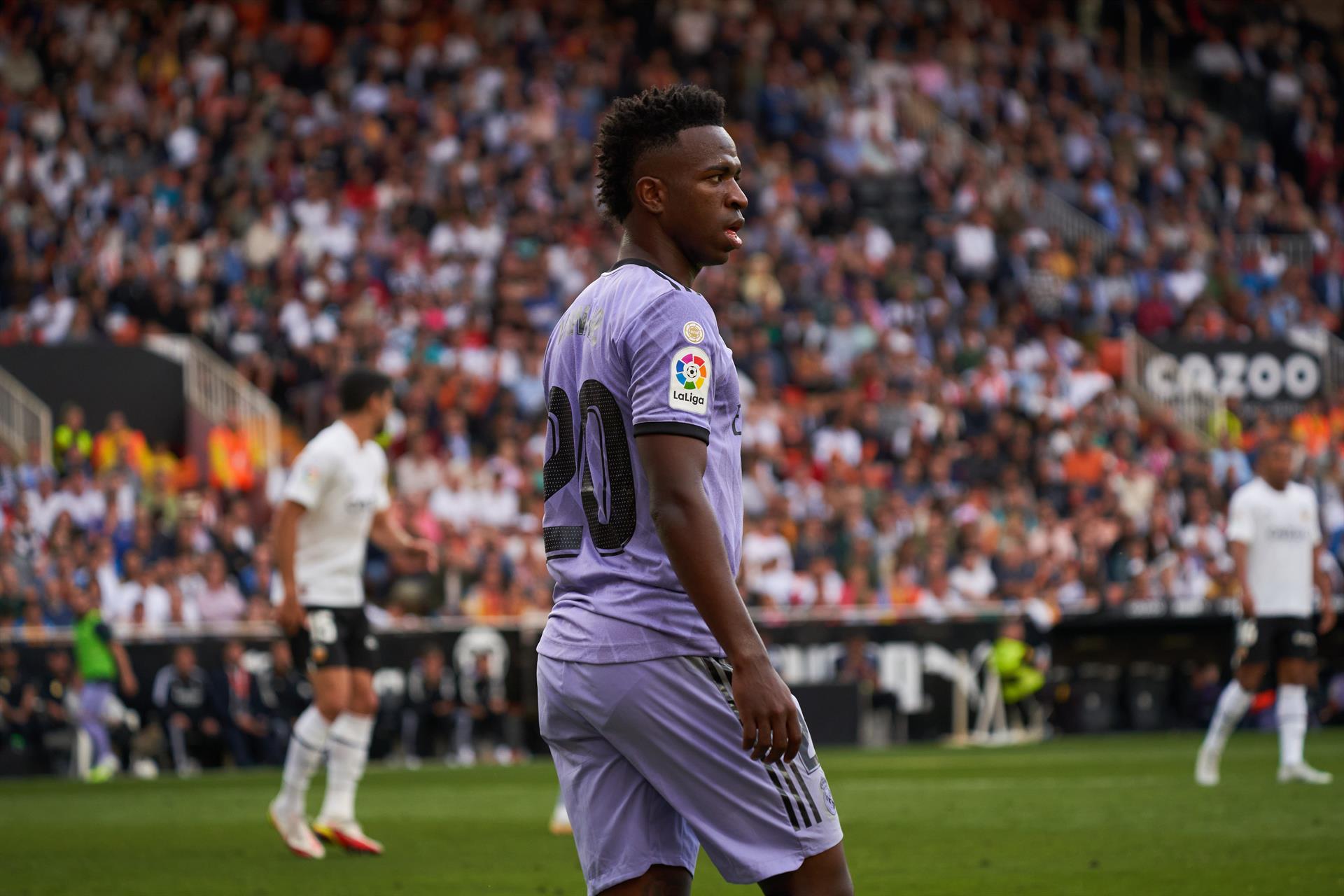 En libertad los tres jóvenes detenidos por los insultos racistas a Vinicius en Mestalla. Foto: El jugador Vinicíus - Vicente Vidal Fernandez/Sopa Ima / Dpa.