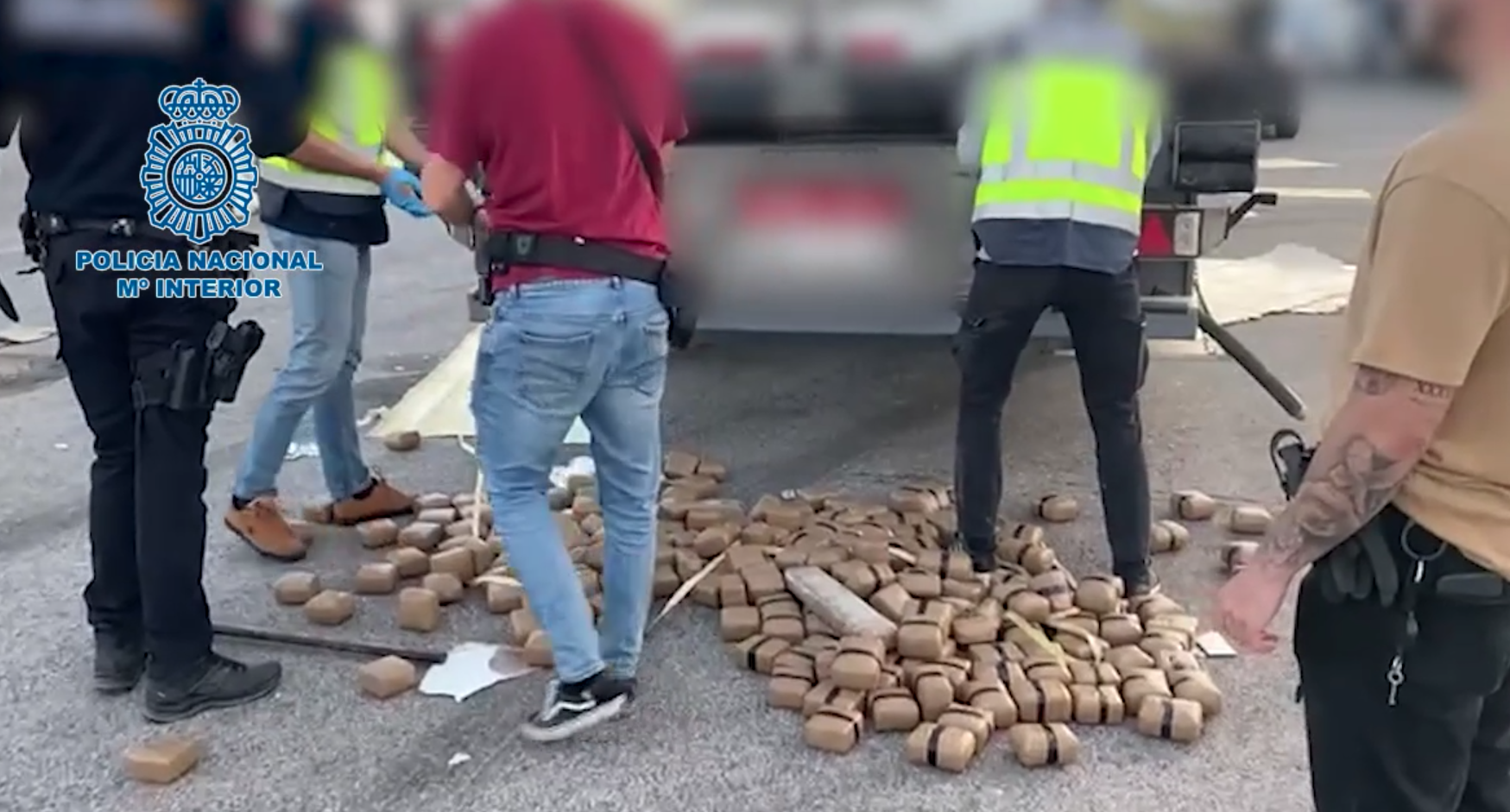 La Policía interviene un tráiler en el Puesto Fronterizo de Algeciras con 2.000 kilos de hachís.