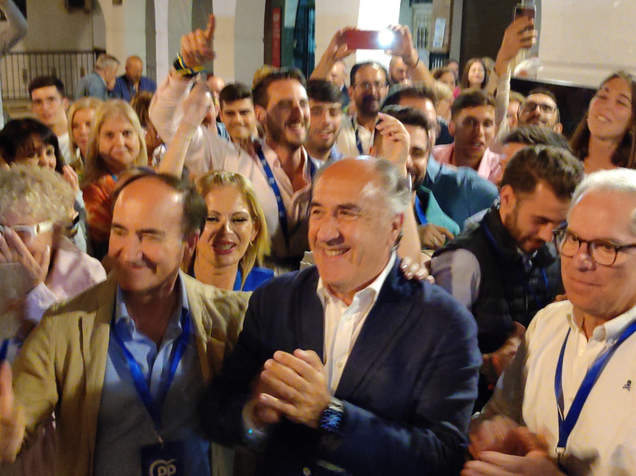 El alcalde de Algeciras junto a su hermano Gerardo Landaluce y Jacinto Muñoz.