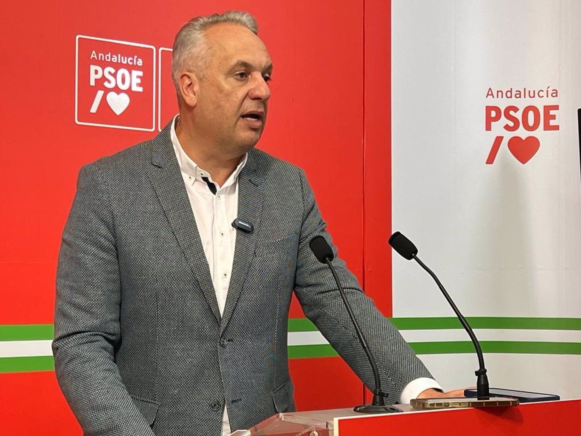  Boix buscará "un punto de acuerdo" con La Línea 100x100 para "ratificar su continuidad" en la Diputación. Foto: Ruiz Boix en rueda de prensa. - PSOE - Archivo.