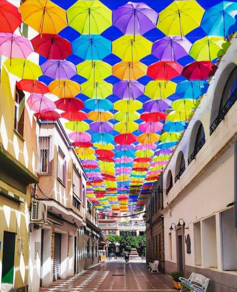 Vuelven los paraguas a la calle Cadalso