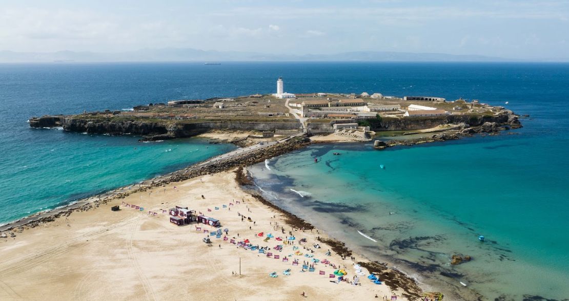 El Levante trae a los nuevos campeones del mundo de Big Air Hydrofoil a Tarifa