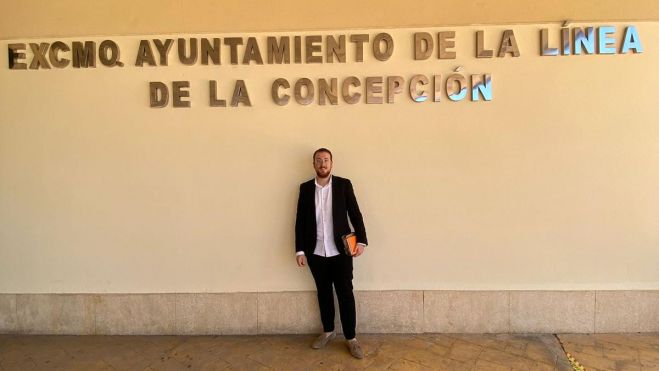 El próximo alcalde de la Estación Linares-Baeza, Melchor Villalba, en el Ayuntamiento de La Línea.