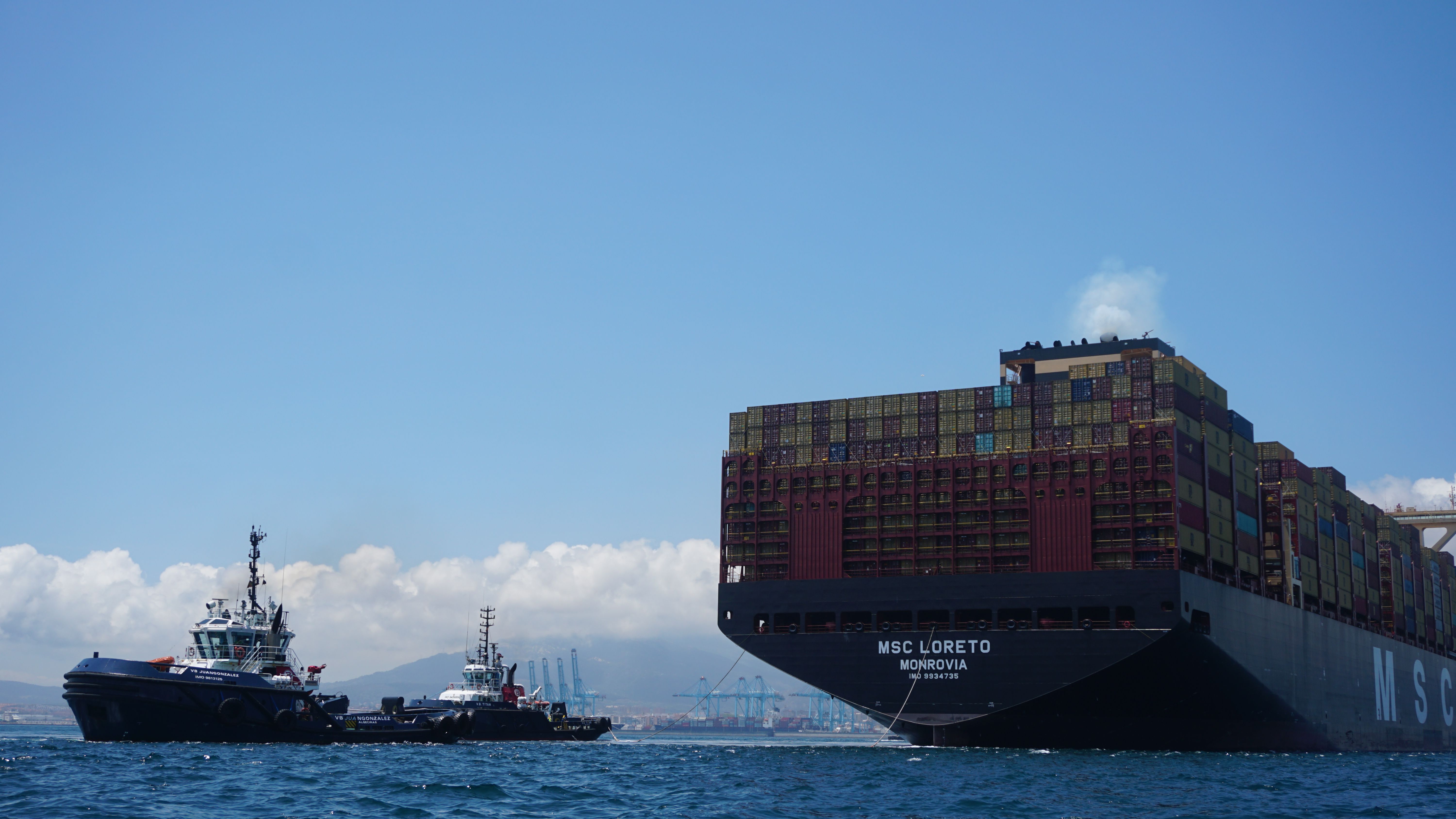 La llegada al puerto de Algeciras del nuevo portacontenedores más grande del mundo, el 'MSC Loreto', en imágenes