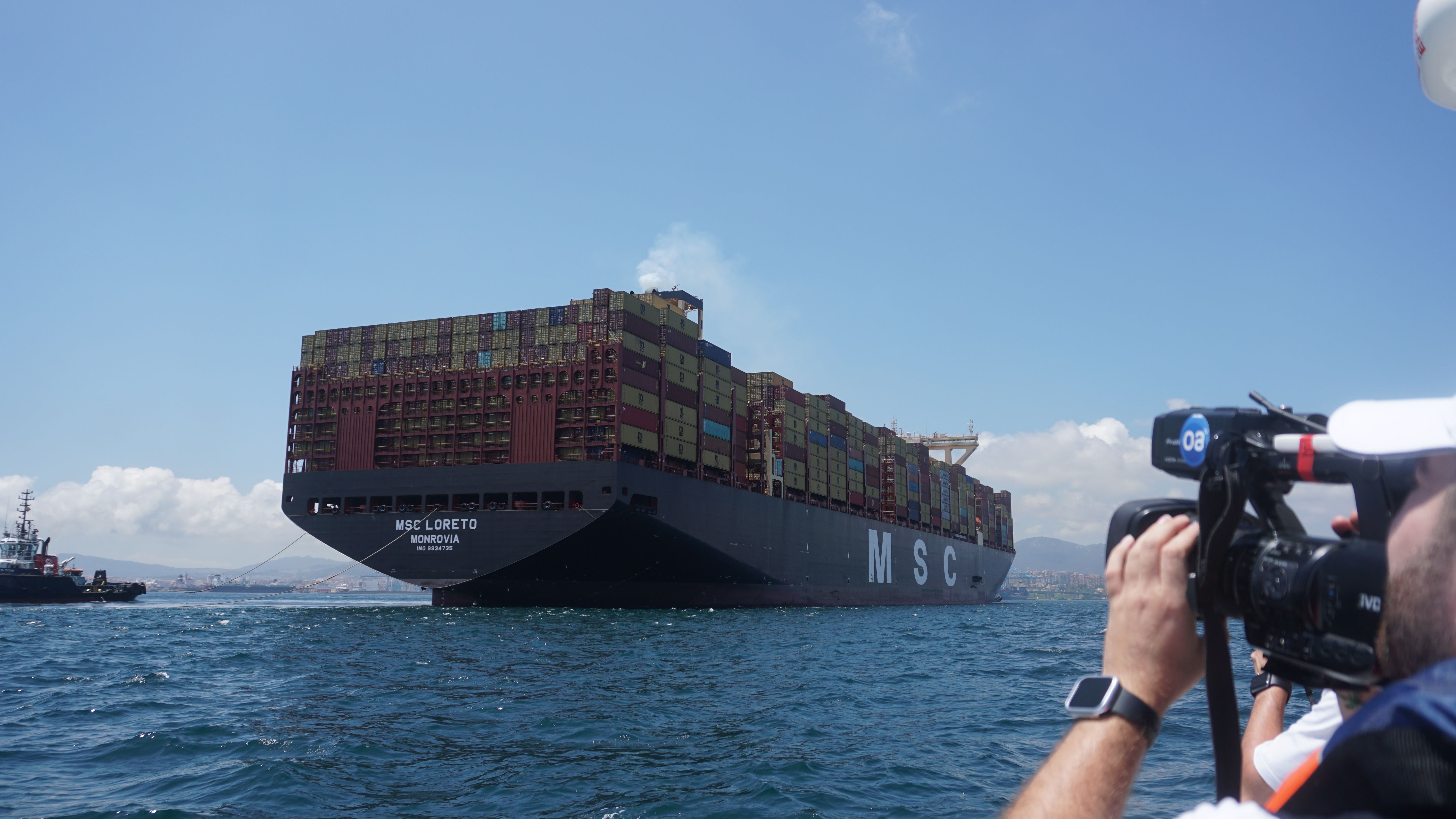 La llegada al puerto de Algeciras del nuevo portacontenedores más grande del mundo, el 'MSC Loreto', en imágenes