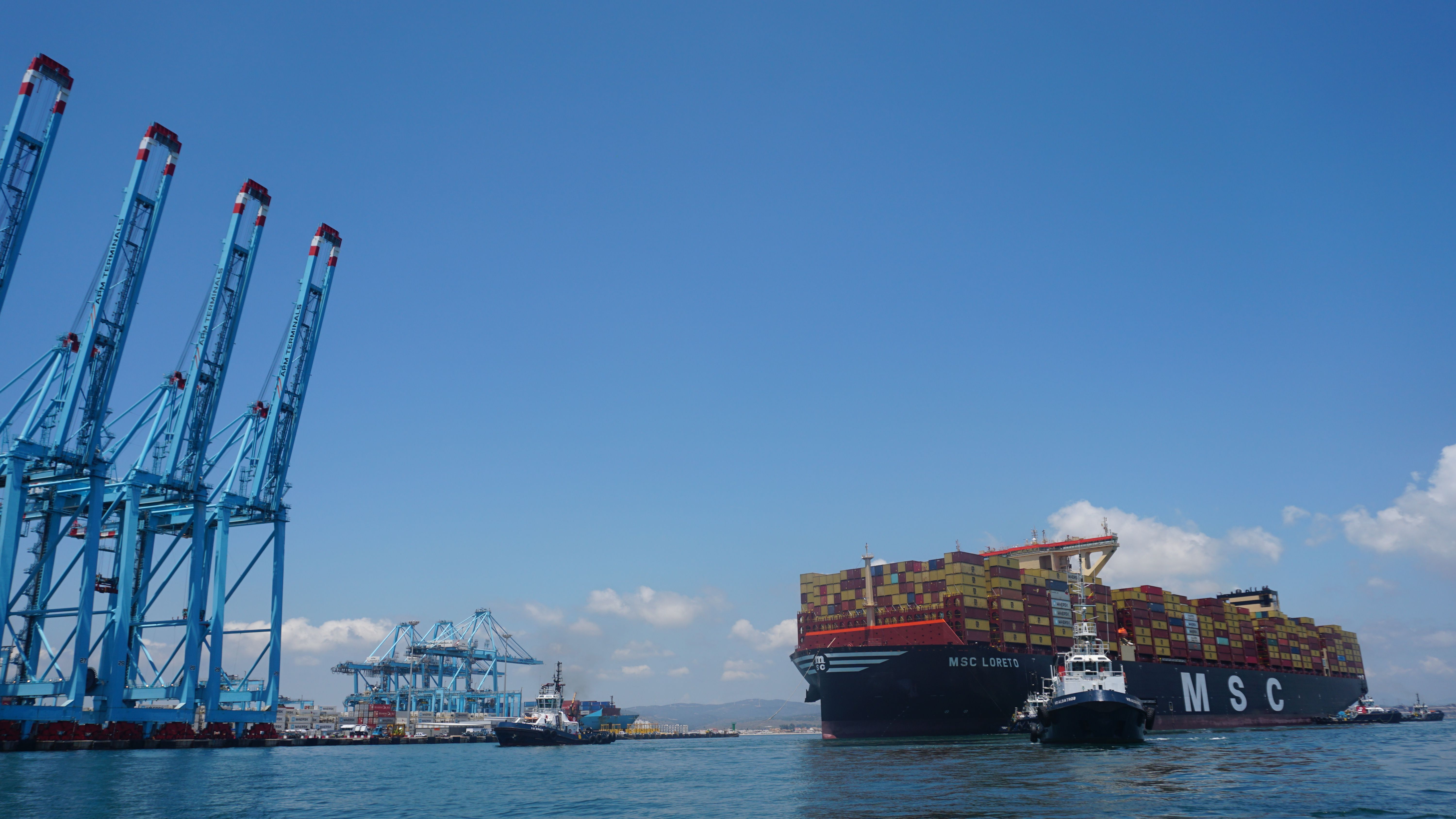 La llegada al puerto de Algeciras del nuevo portacontenedores más grande del mundo, el 'MSC Loreto', en imágenes