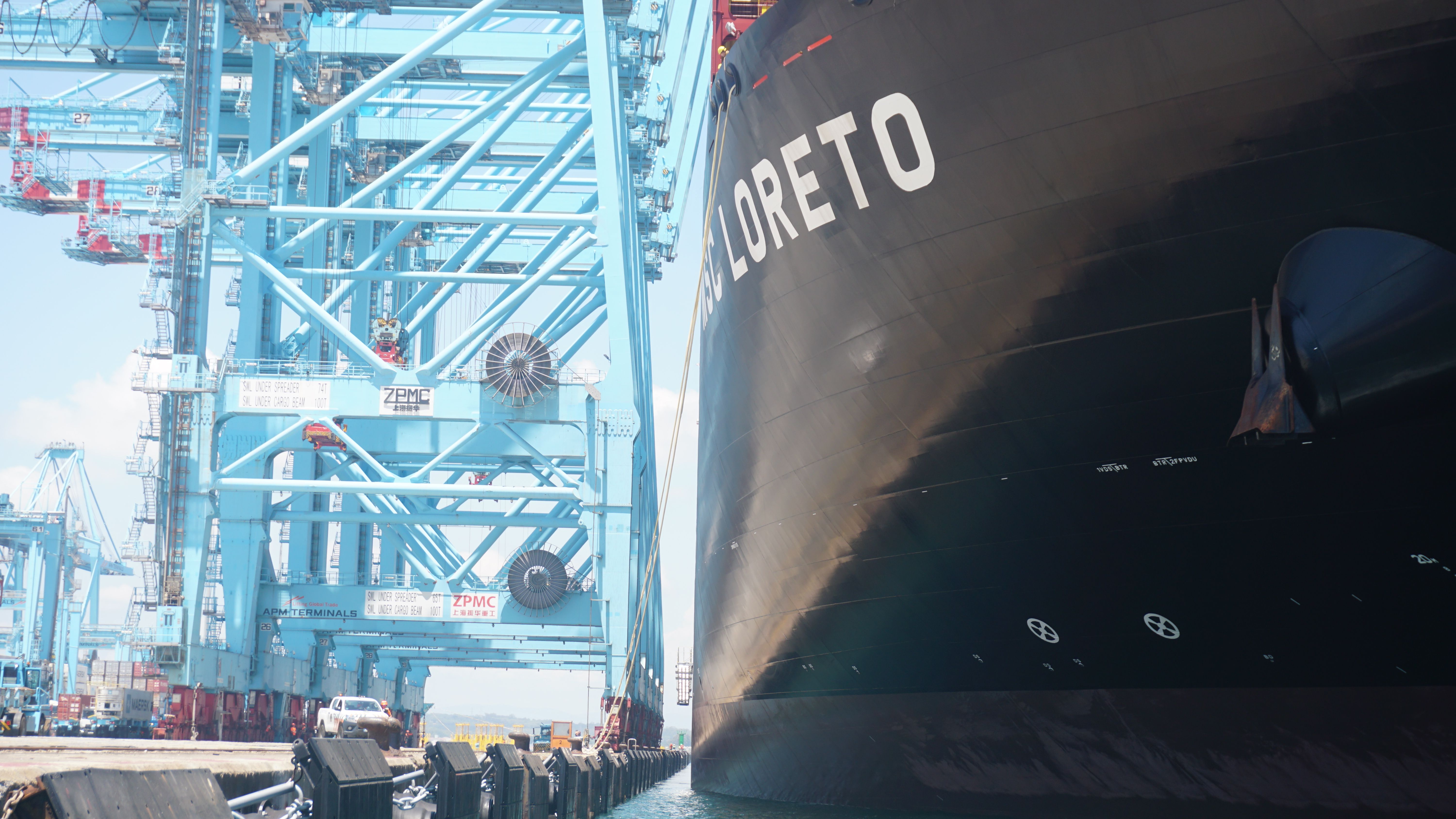 La llegada al puerto de Algeciras del nuevo portacontenedores más grande del mundo, el 'MSC Loreto', en imágenes