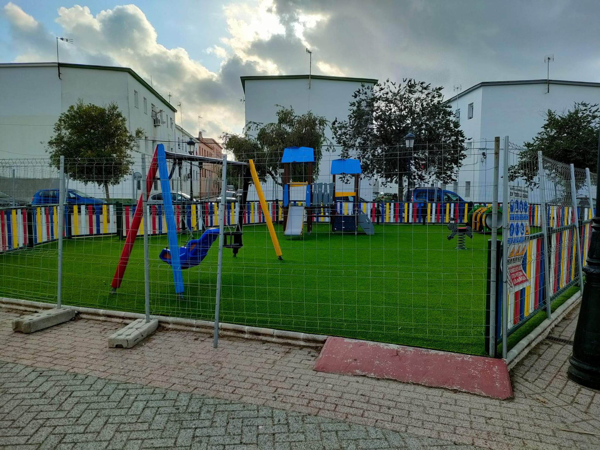Cinco parques infantiles de Los Barrios, en su recta final de remodelación 