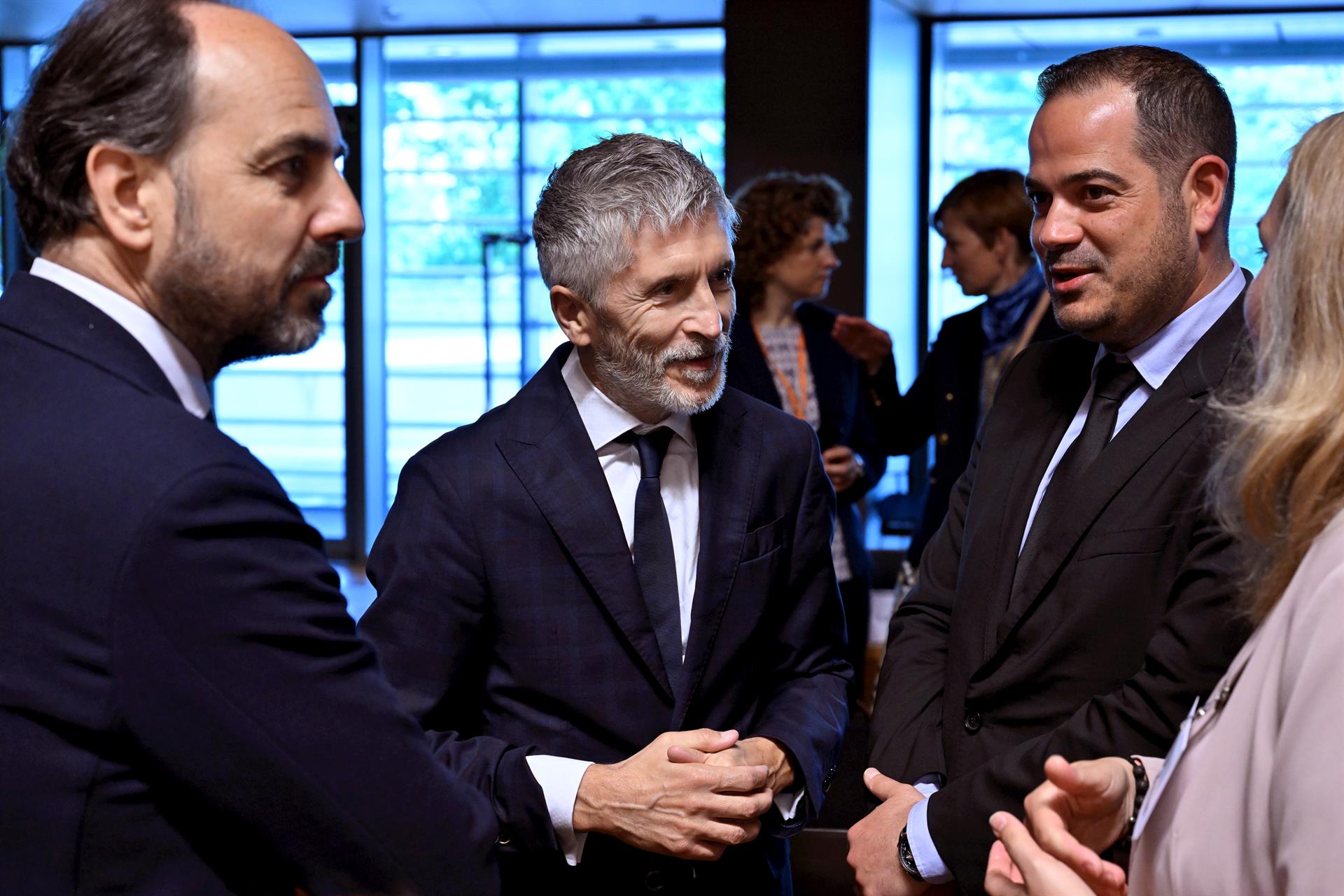 Ministros de la UE fijan condiciones para el reparto de migrantes, clave en la reforma de asilo