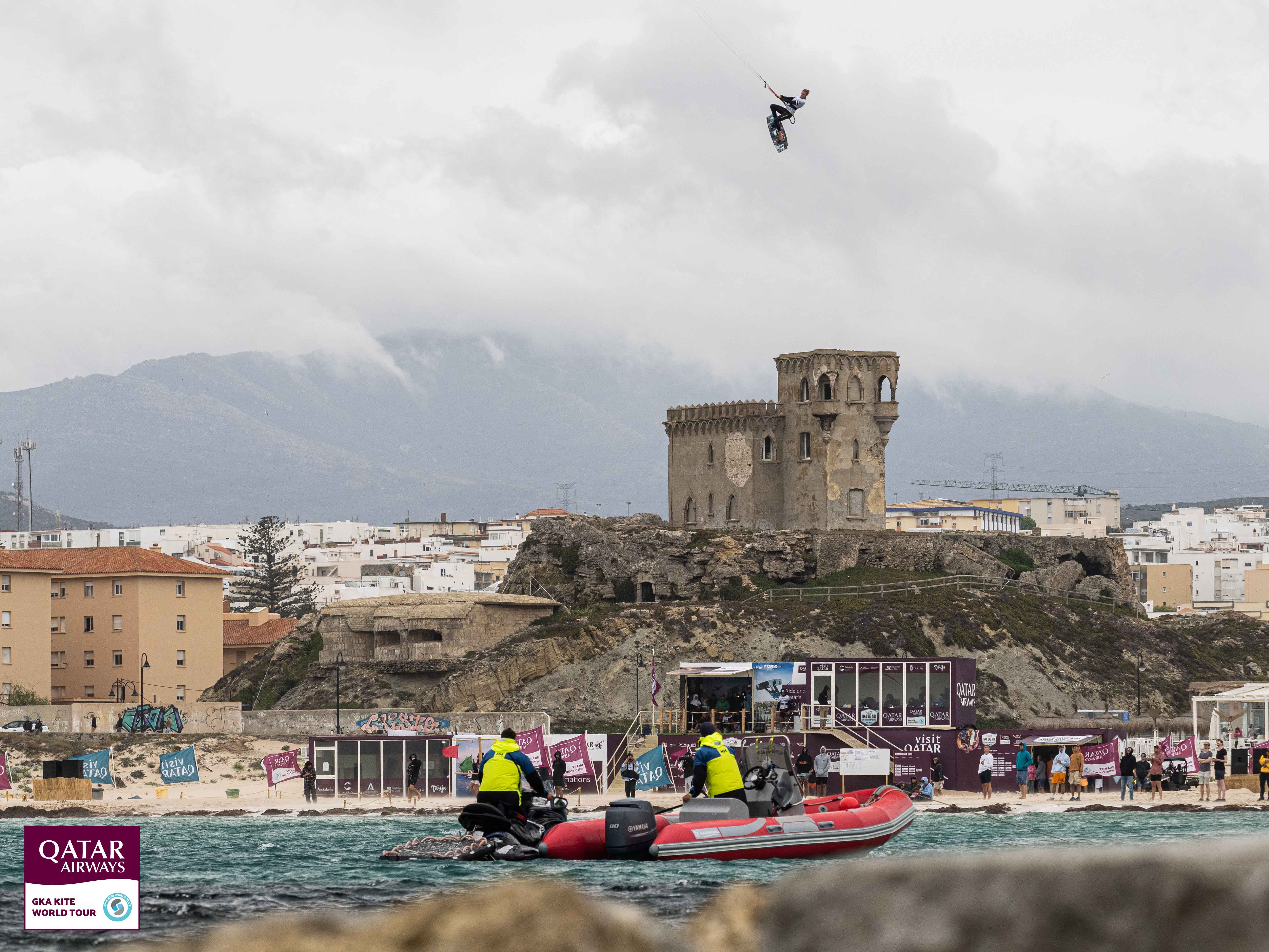 El tarifeño Liam Whaley -en el aire-, subcampeón del Mundo de Big Air en casa