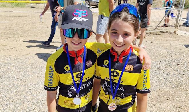 Jimena Olmedo y Valentina García, del Club Ciclista Los Dalton, suben al podio en la IX BTT Casarabonela, Málaga