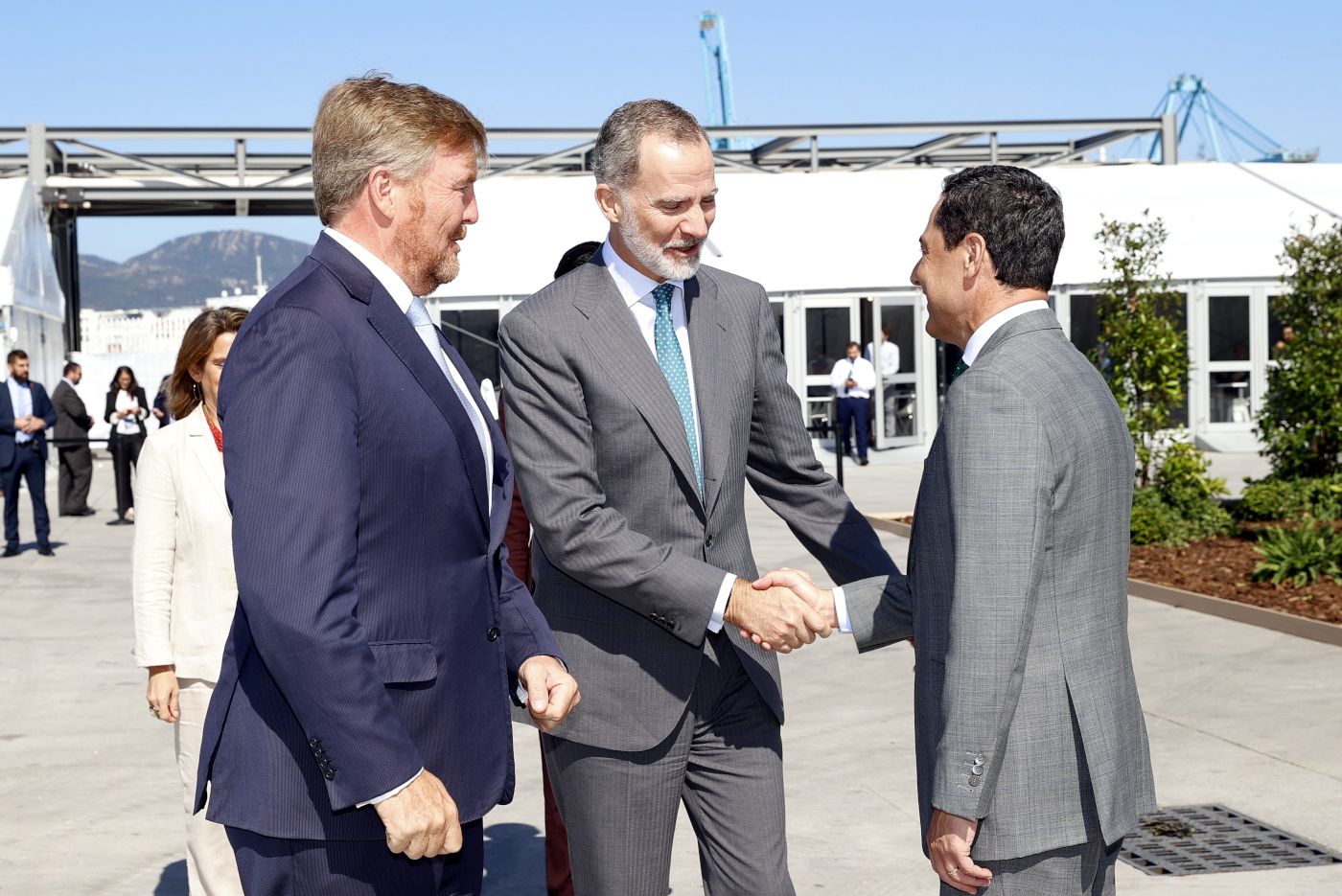 © Casa de S.M. el Rey. Los reyes de España y Holanda visitan el Puerto de Algeciras para respaldar el corredor marítimo de hidrógeno verde entre el Norte y el Sur de Europa © Casa de S.M. el Rey. Los reyes de España y Holanda visitan el Puerto de Algeciras para respaldar el corredor marítimo de hidrógeno verde entre el Norte y el Sur de Europa