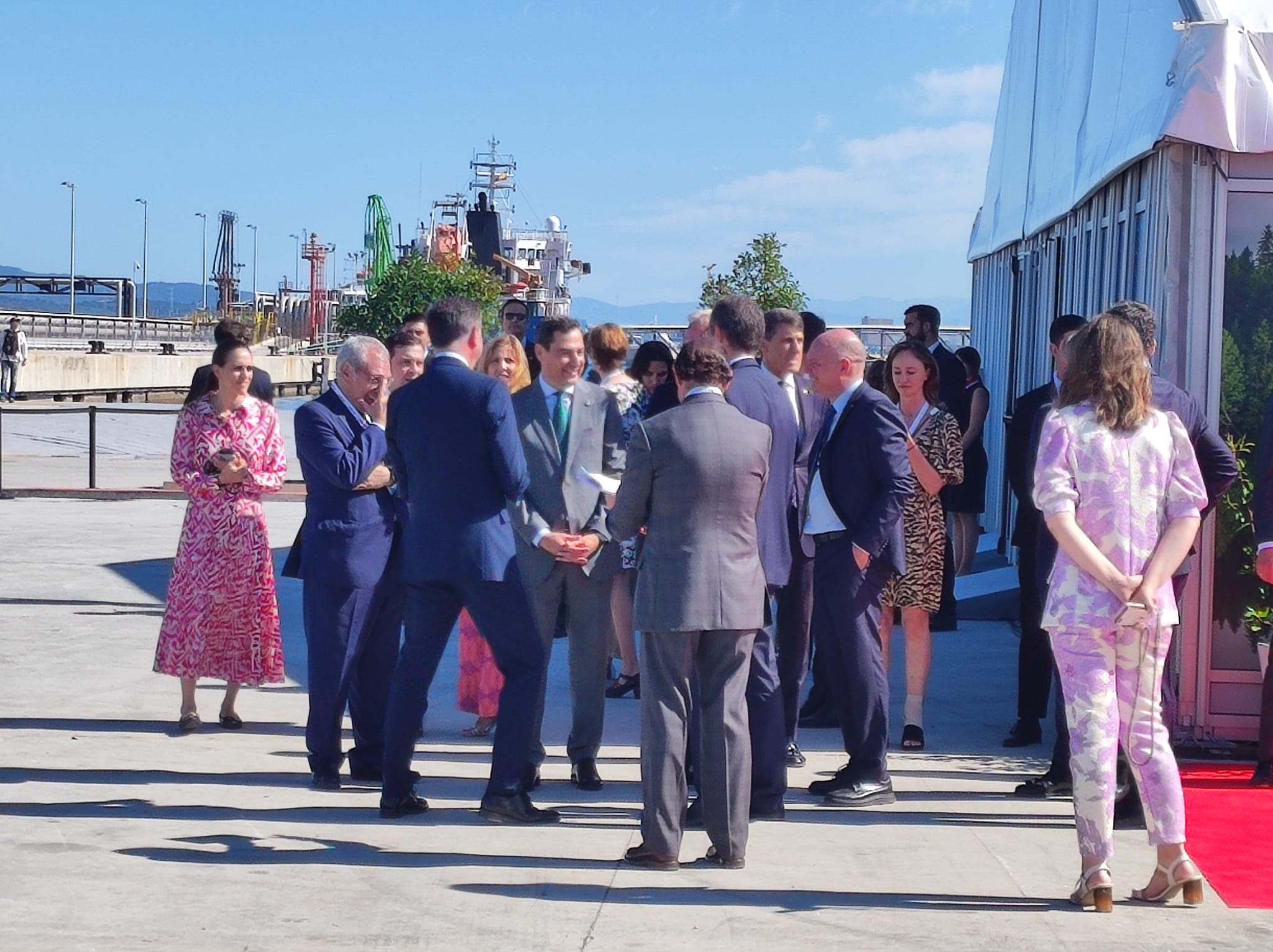 Sandra Domínguez y Mariángeles Benito / 8Directo. Los reyes de España y Holanda visitan el Puerto de Algeciras para respaldar el corredor marítimo de hidrógeno verde entre el Norte y el Sur de Europa Sandra Domínguez y Mariángeles Benito / 8Directo. Los reyes de España y Holanda visitan el Puerto de Algeciras para respaldar el corredor marítimo de hidrógeno verde entre el Norte y el Sur de Europa