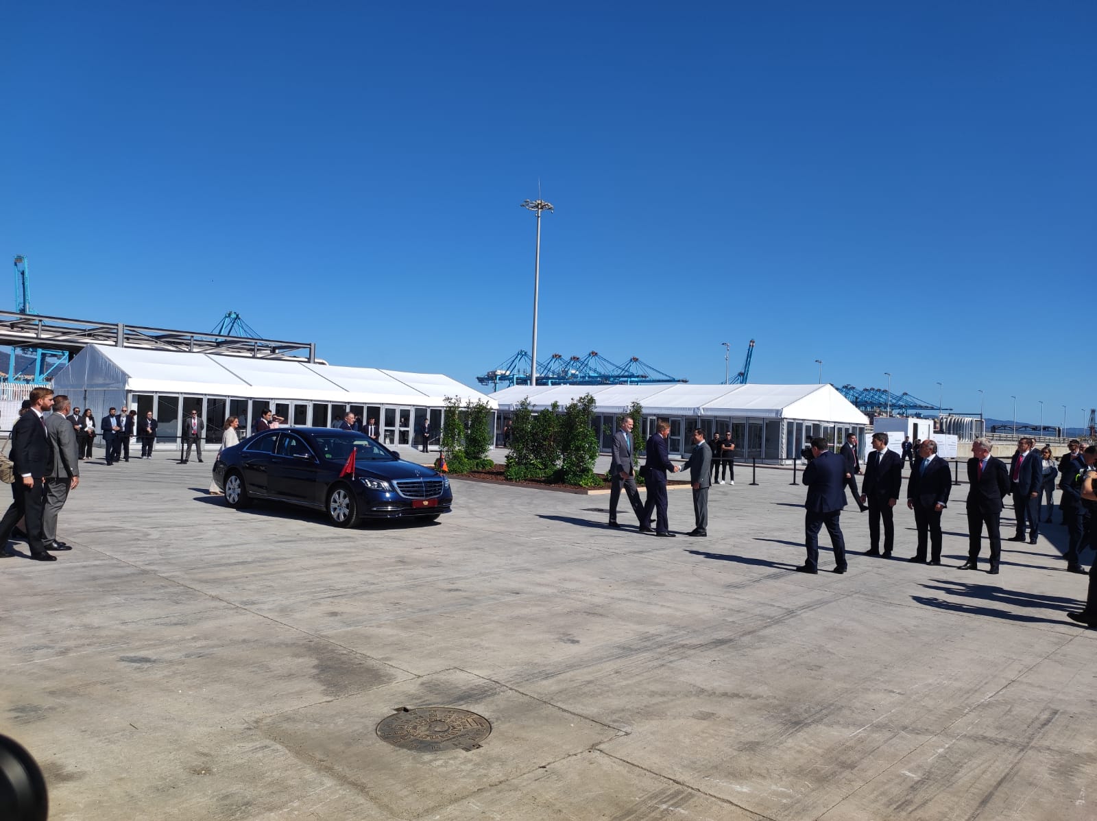 Sandra Domínguez y Mariángeles Benito / 8Directo. Los reyes de España y Holanda visitan el Puerto de Algeciras para respaldar el corredor marítimo de hidrógeno verde entre el Norte y el Sur de Europa Sandra Domínguez y Mariángeles Benito / 8Directo. Los reyes de España y Holanda visitan el Puerto de Algeciras para respaldar el corredor marítimo de hidrógeno verde entre el Norte y el Sur de Europa