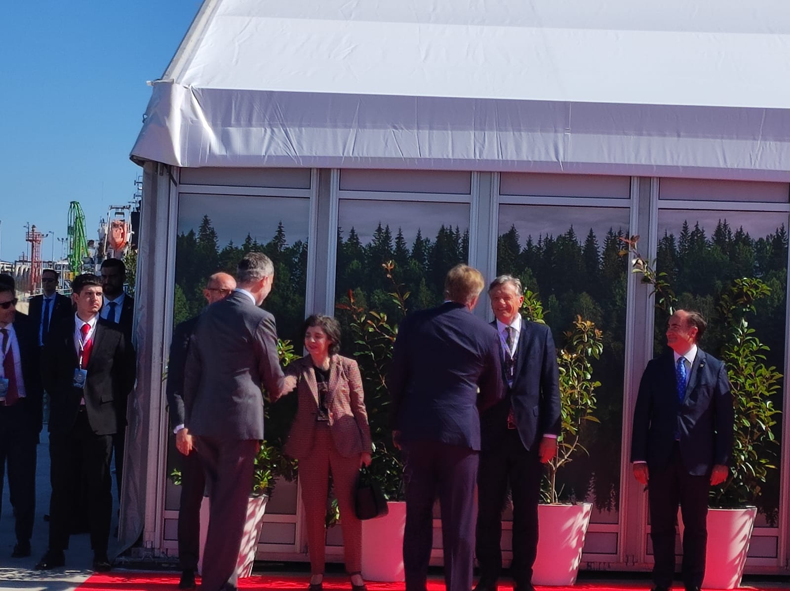 Sandra Domínguez y Mariángeles Benito / 8Directo. Los reyes de España y Holanda visitan el Puerto de Algeciras para respaldar el corredor marítimo de hidrógeno verde entre el Norte y el Sur de Europa Sandra Domínguez y Mariángeles Benito / 8Directo. Los reyes de España y Holanda visitan el Puerto de Algeciras para respaldar el corredor marítimo de hidrógeno verde entre el Norte y el Sur de Europa
