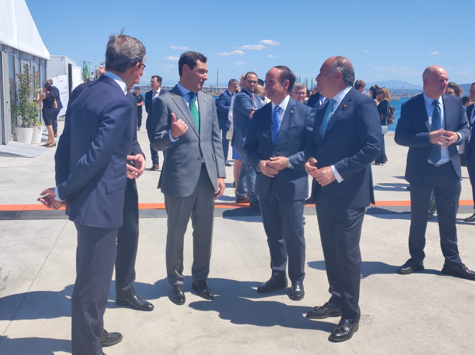 Sandra Domínguez y Mariángeles Benito / 8Directo. Los reyes de España y Holanda visitan el Puerto de Algeciras para respaldar el corredor marítimo de hidrógeno verde entre el Norte y el Sur de Europa Sandra Domínguez y Mariángeles Benito / 8Directo. Los reyes de España y Holanda visitan el Puerto de Algeciras para respaldar el corredor marítimo de hidrógeno verde entre el Norte y el Sur de Europa
