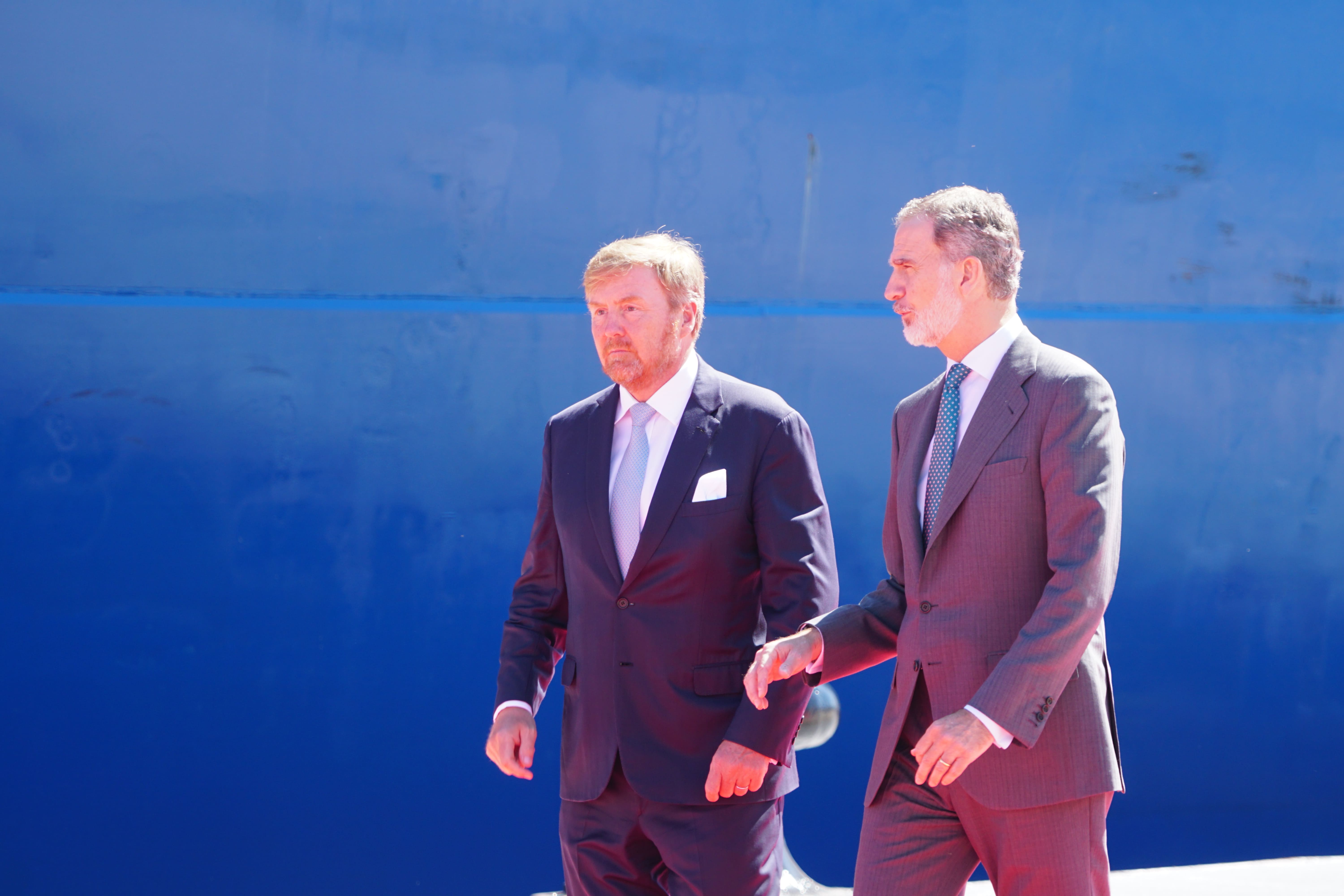 Sandra Domínguez y Mariángeles Benito / 8Directo. Los reyes de España y Holanda visitan el Puerto de Algeciras para respaldar el corredor marítimo de hidrógeno verde entre el Norte y el Sur de Europa Sandra Domínguez y Mariángeles Benito / 8Directo. Los reyes de España y Holanda visitan el Puerto de Algeciras para respaldar el corredor marítimo de hidrógeno verde entre el Norte y el Sur de Europa
