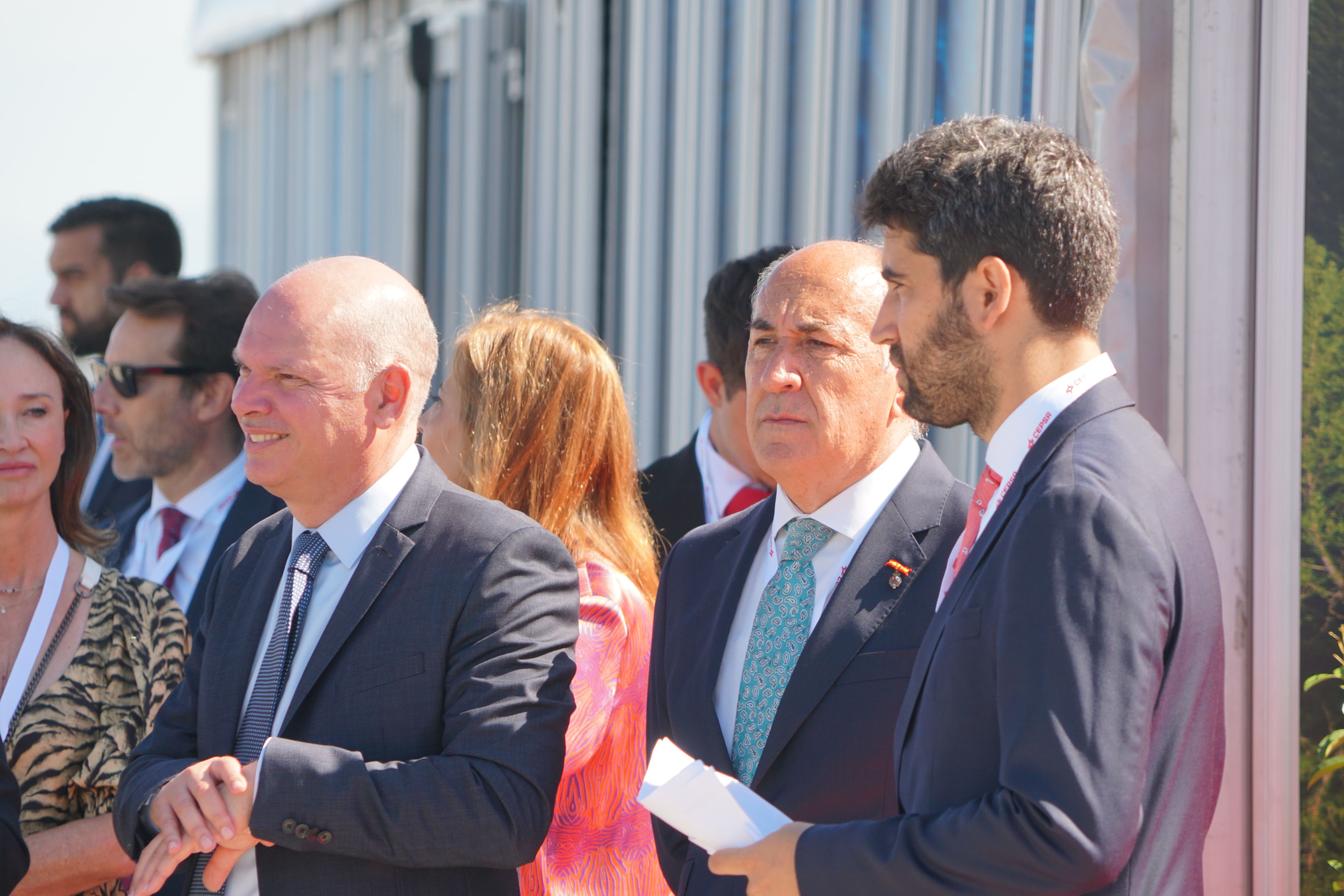 Sandra Domínguez y Mariángeles Benito / 8Directo. Los reyes de España y Holanda visitan el Puerto de Algeciras para respaldar el corredor marítimo de hidrógeno verde entre el Norte y el Sur de Europa Sandra Domínguez y Mariángeles Benito / 8Directo. Los reyes de España y Holanda visitan el Puerto de Algeciras para respaldar el corredor marítimo de hidrógeno verde entre el Norte y el Sur de Europa