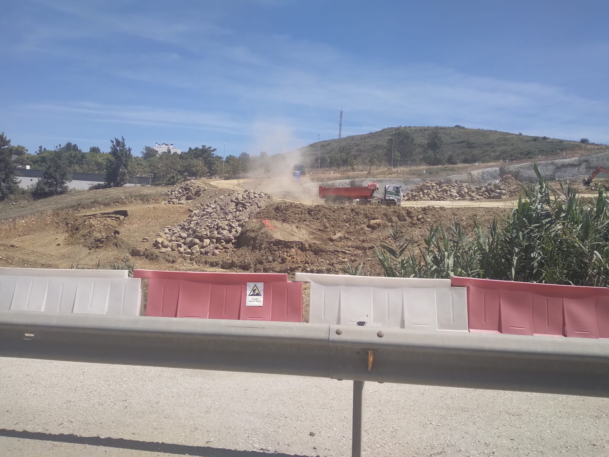 Imagen de las obras en el Acceso Sur, a la altura de Los Pastores. Foto: 8Directo. Imagen de las obras en el Acceso Sur, a la altura de Los Pastores. Foto: 8Directo.