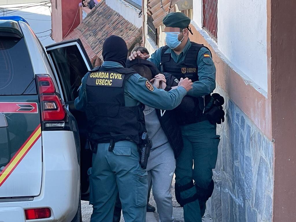 Uno de los detenidos en Algeciras, en la operación contra el narcotráfico de esta madrugada. Foto: F.M.
