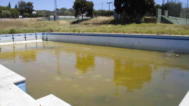 Los Barrios readaptará las instalaciones de la piscina de verano para darle uso social