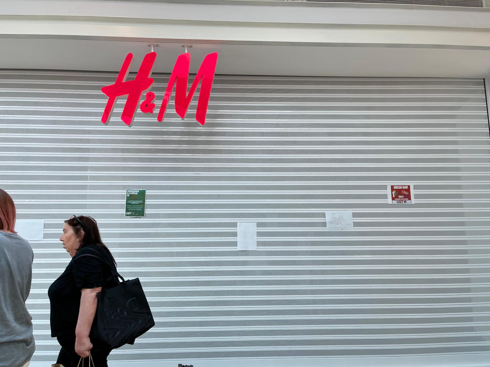 Cierra la tienda de H&M en el Centro Comercial Puerta Europa de Algeciras por la huelga de trabajadores