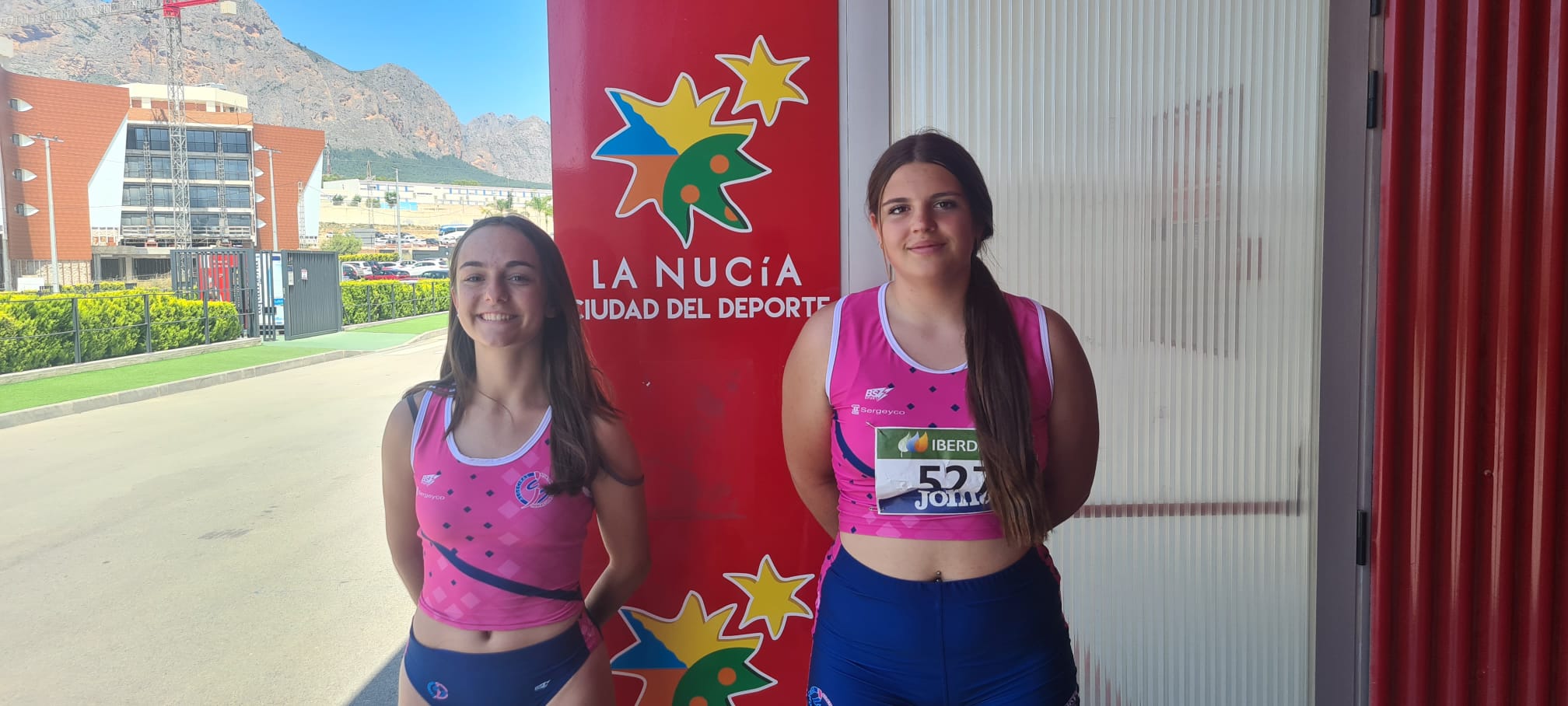 Elena Ruiz Porras y Julia Marina Del Río Fernández, atletas del CA La Inmaculada Algeciras en el Nacional Sub-16