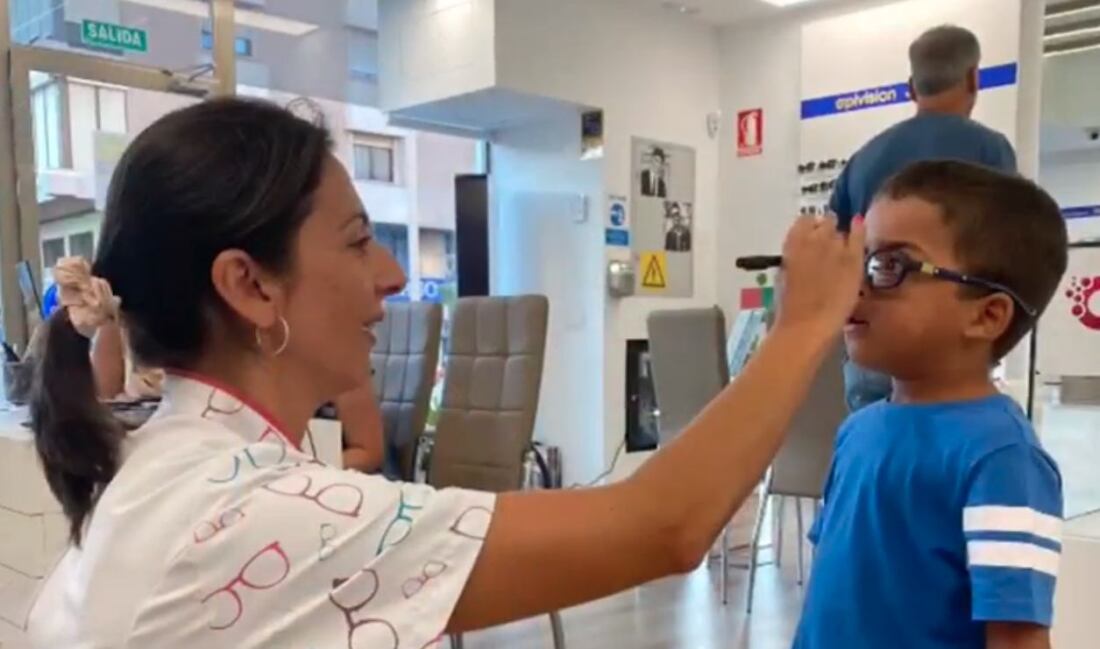 Hussein en la óptica algecireña Opivision.