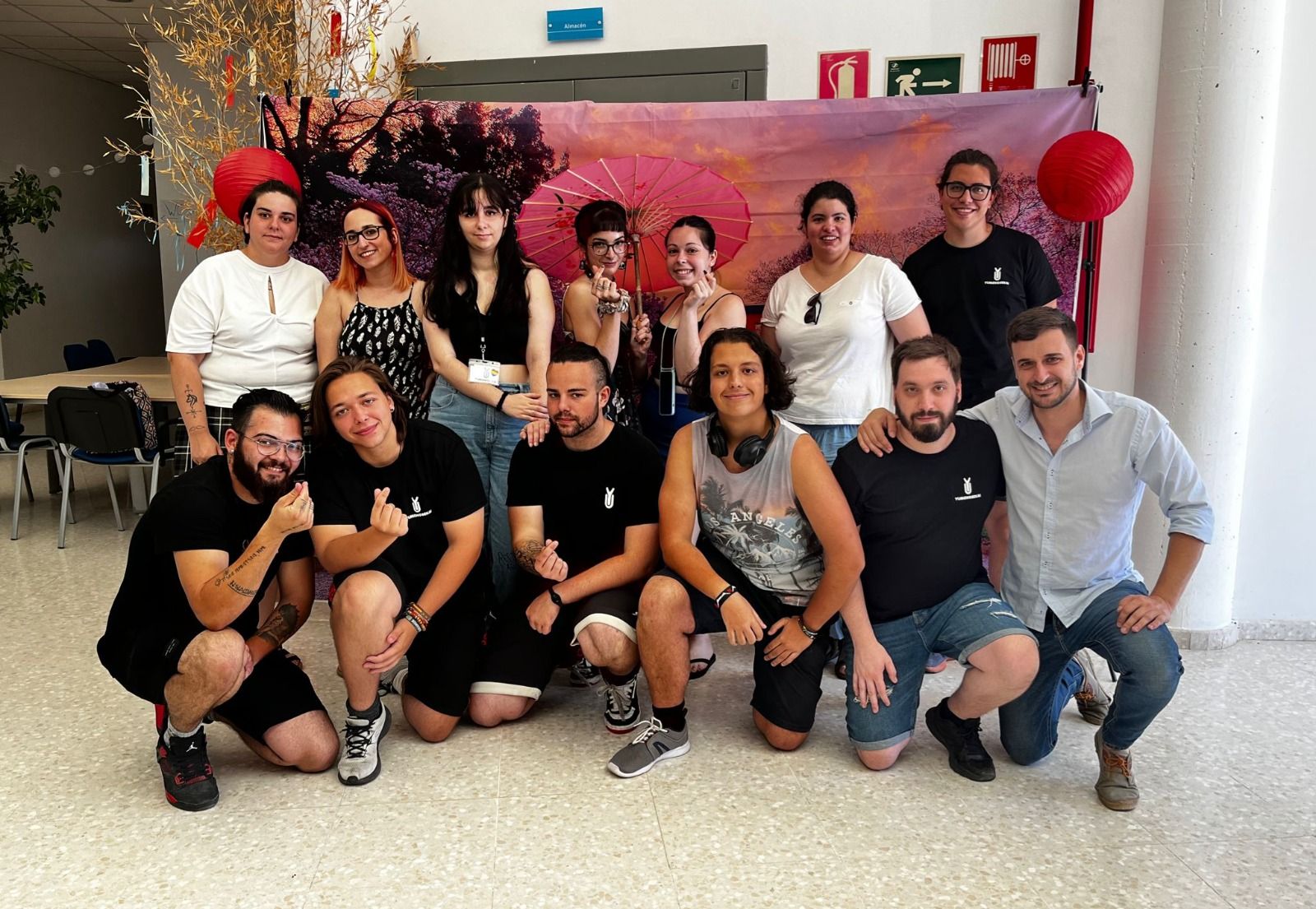 El centro cívico de San Bernabé, epicentro del baile y la música asiática con un festival.